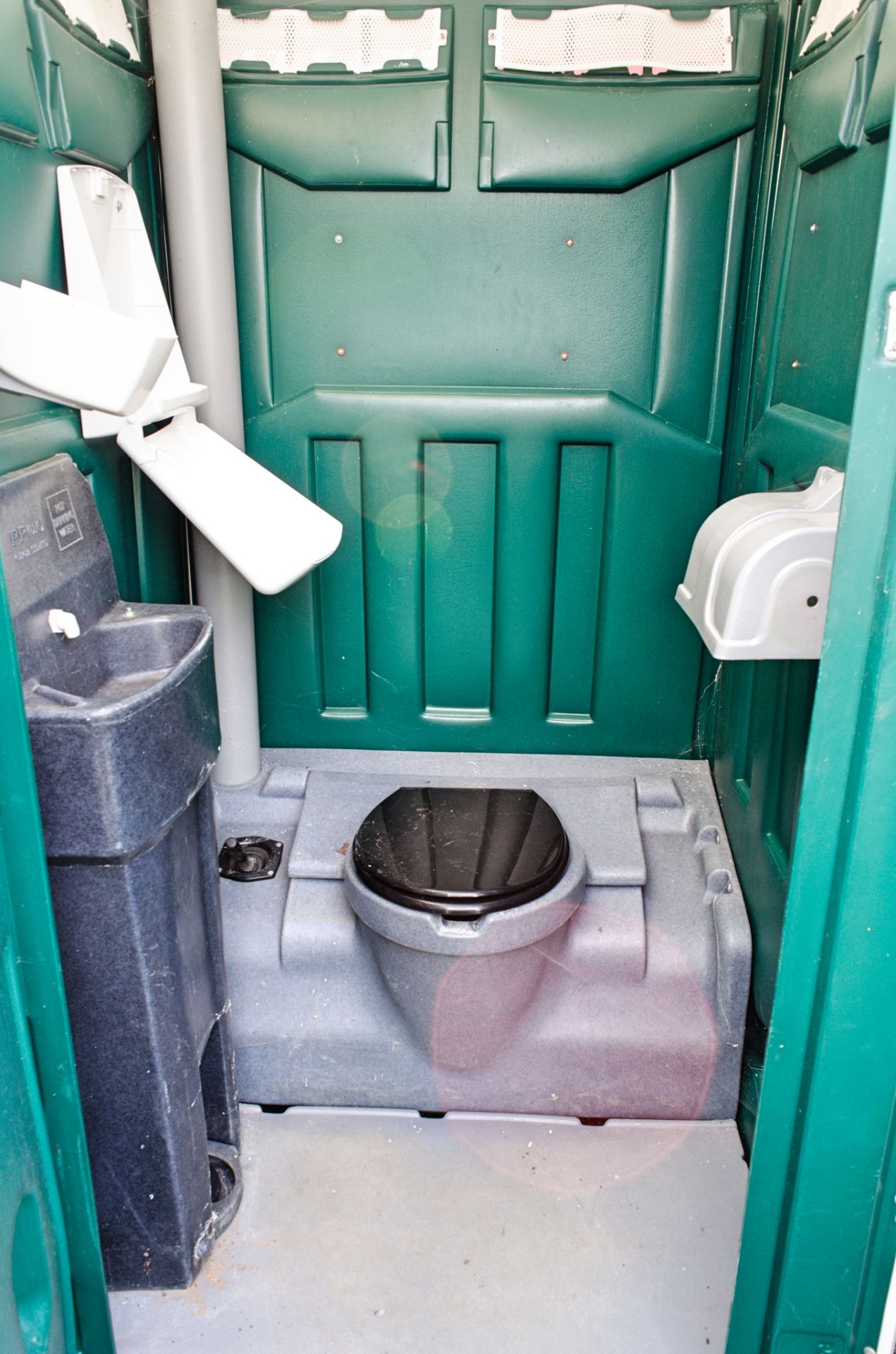 Plastic portable toilet unit - Image 2 of 2