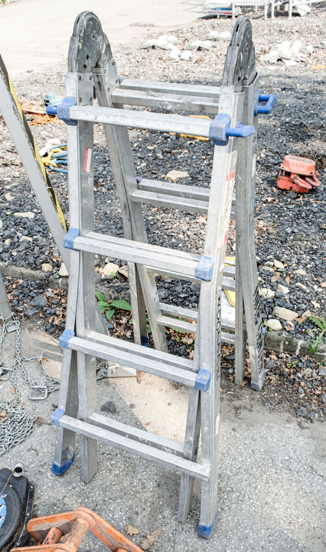 Aluminium step ladder