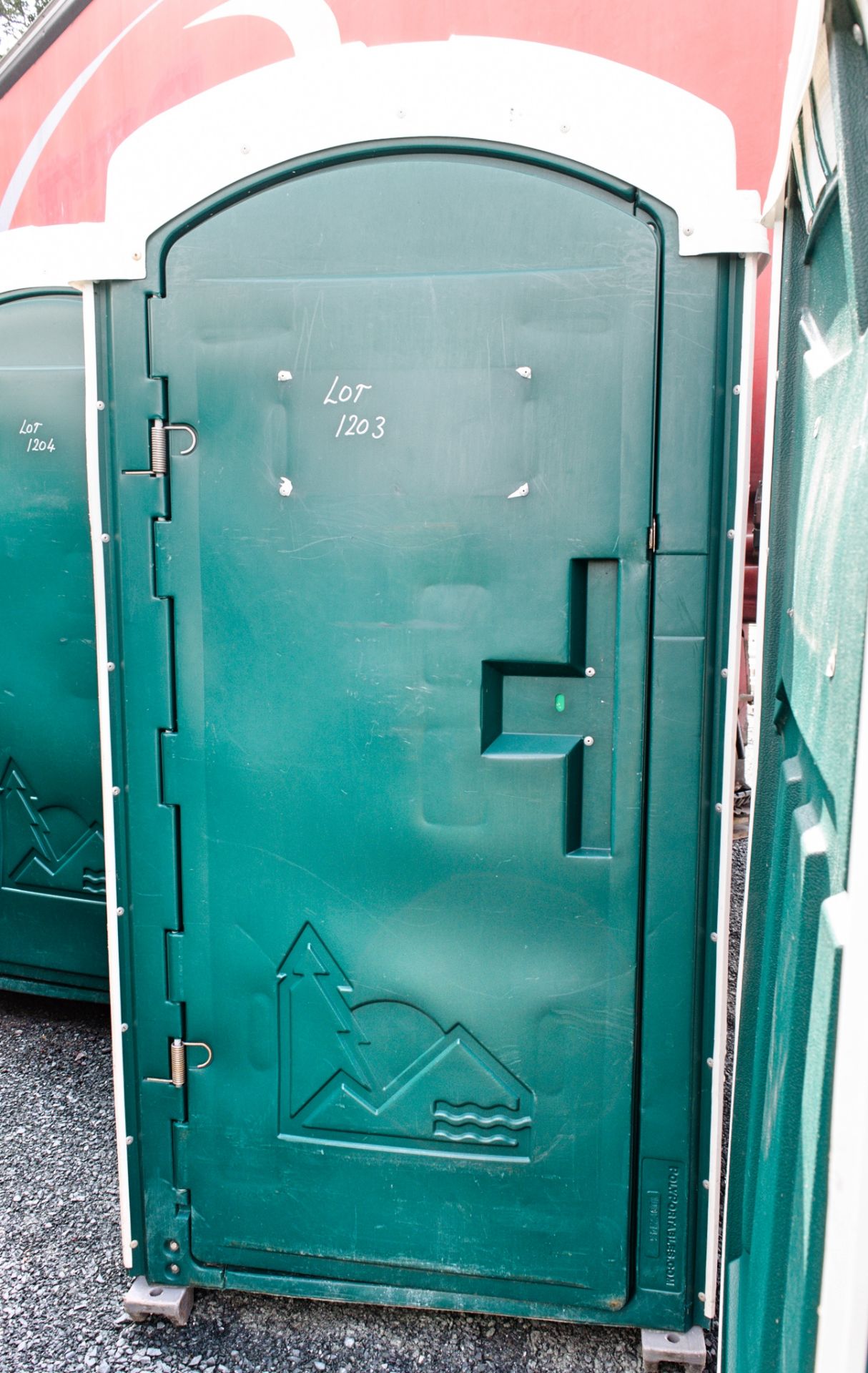 Plastic portable toilet unit