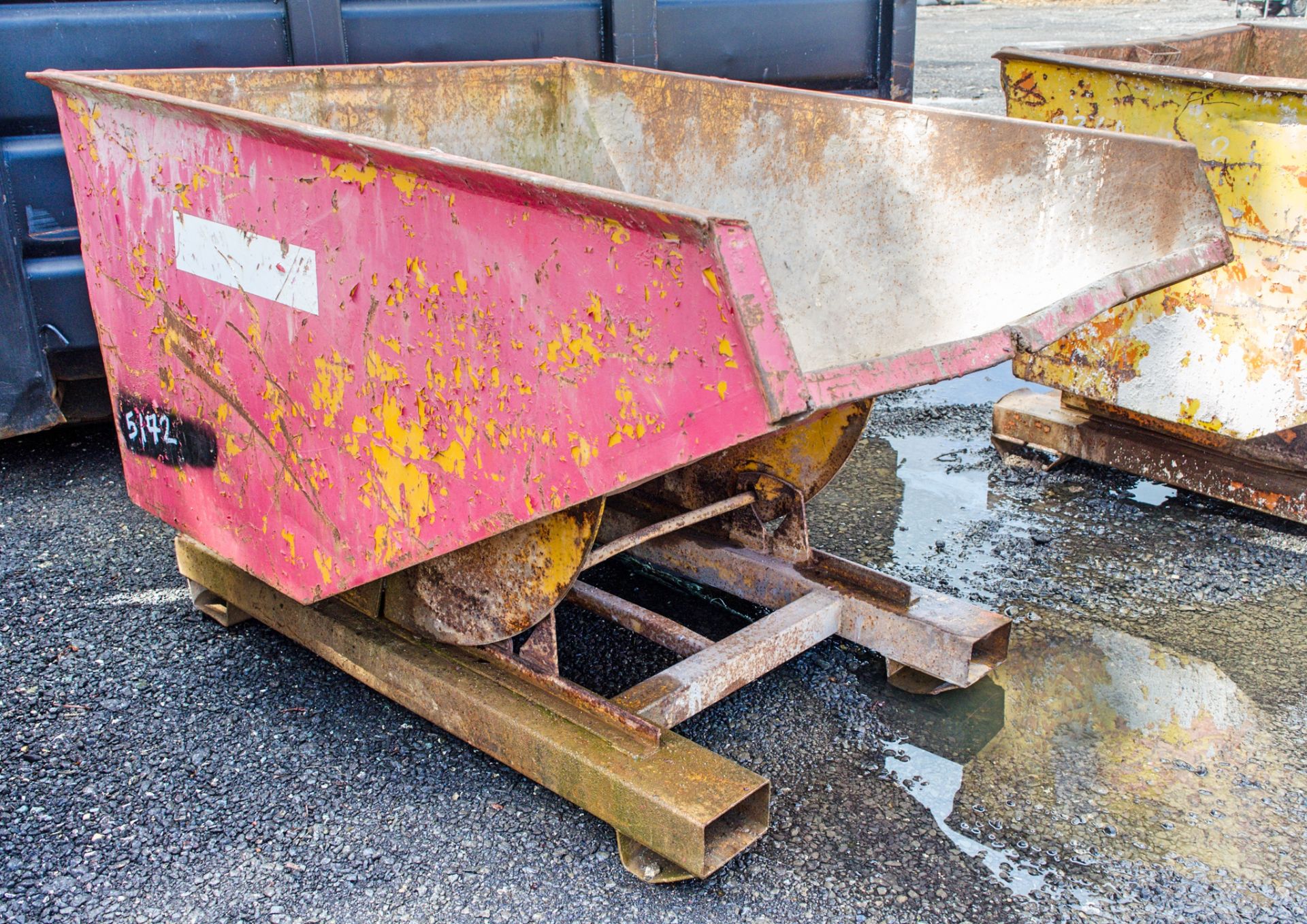 Steel tipping skip