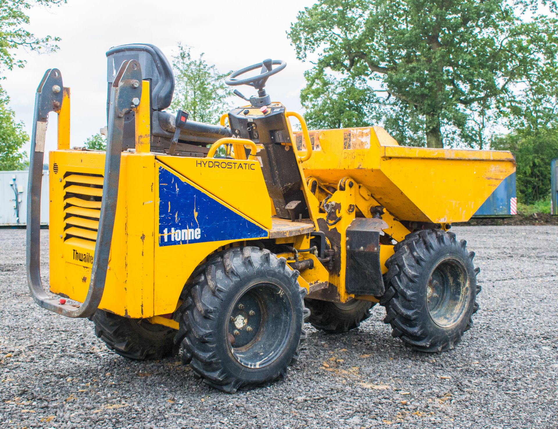 Thwaites 1 tonne hydrostatic hi-tip dumper Year: 2006 S/N: A9414 Recorded Hours: 2196 DMG144 - Image 3 of 18