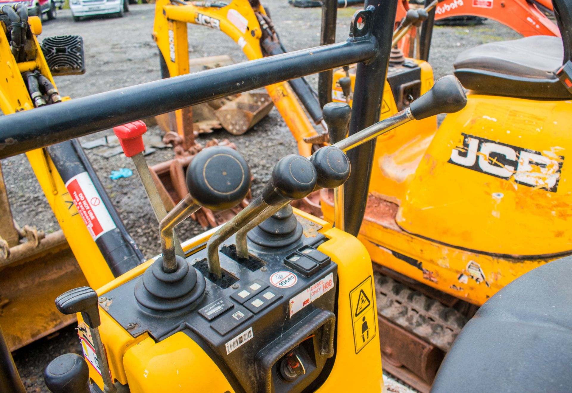 JCB 8008 CTS 0.8 tonne rubber tracked micro excavator Year: 2015 S/N: 10881 Recorded Hours: 1434 - Image 14 of 15