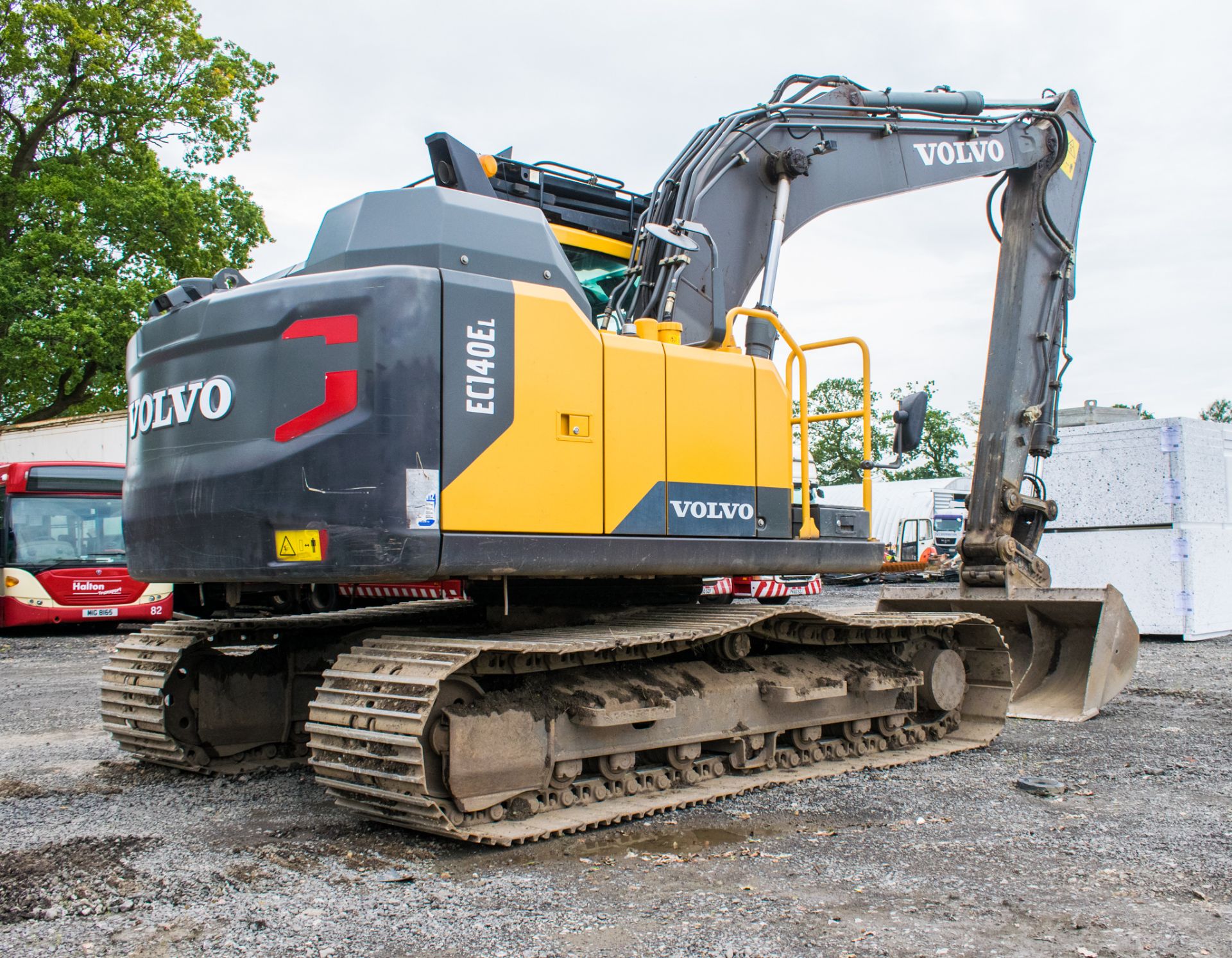 Volvo EC140EL 14 tonne steel tracked excavator Year: 2015 S/N: 310123 Recorded Hours: 6607 piped, - Image 3 of 23