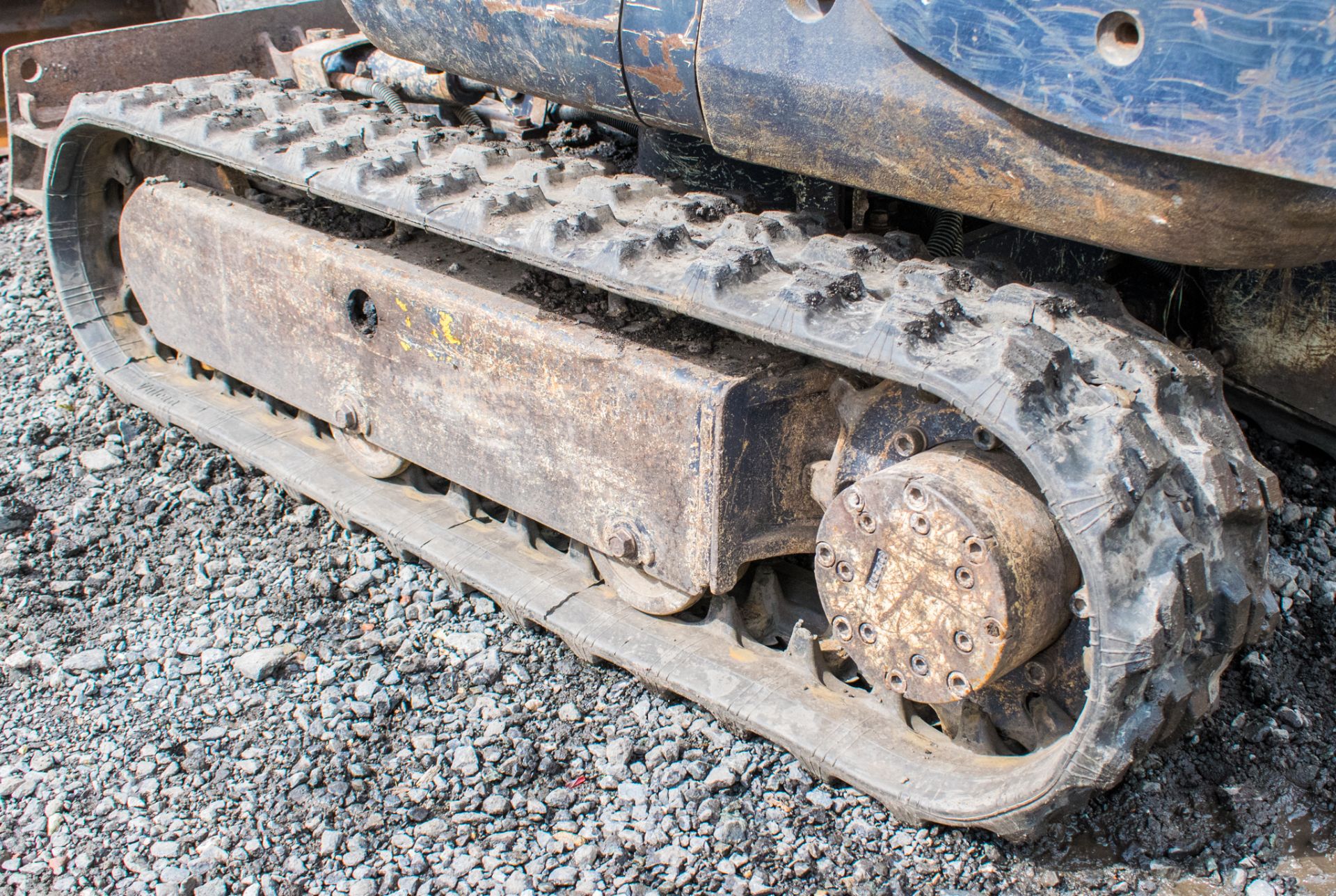 Kubota K008-3 0.8 tonne rubber tracked excavator Year: 2007 S/N: 18178 R/H: 2786 22760070 blade, - Image 9 of 17