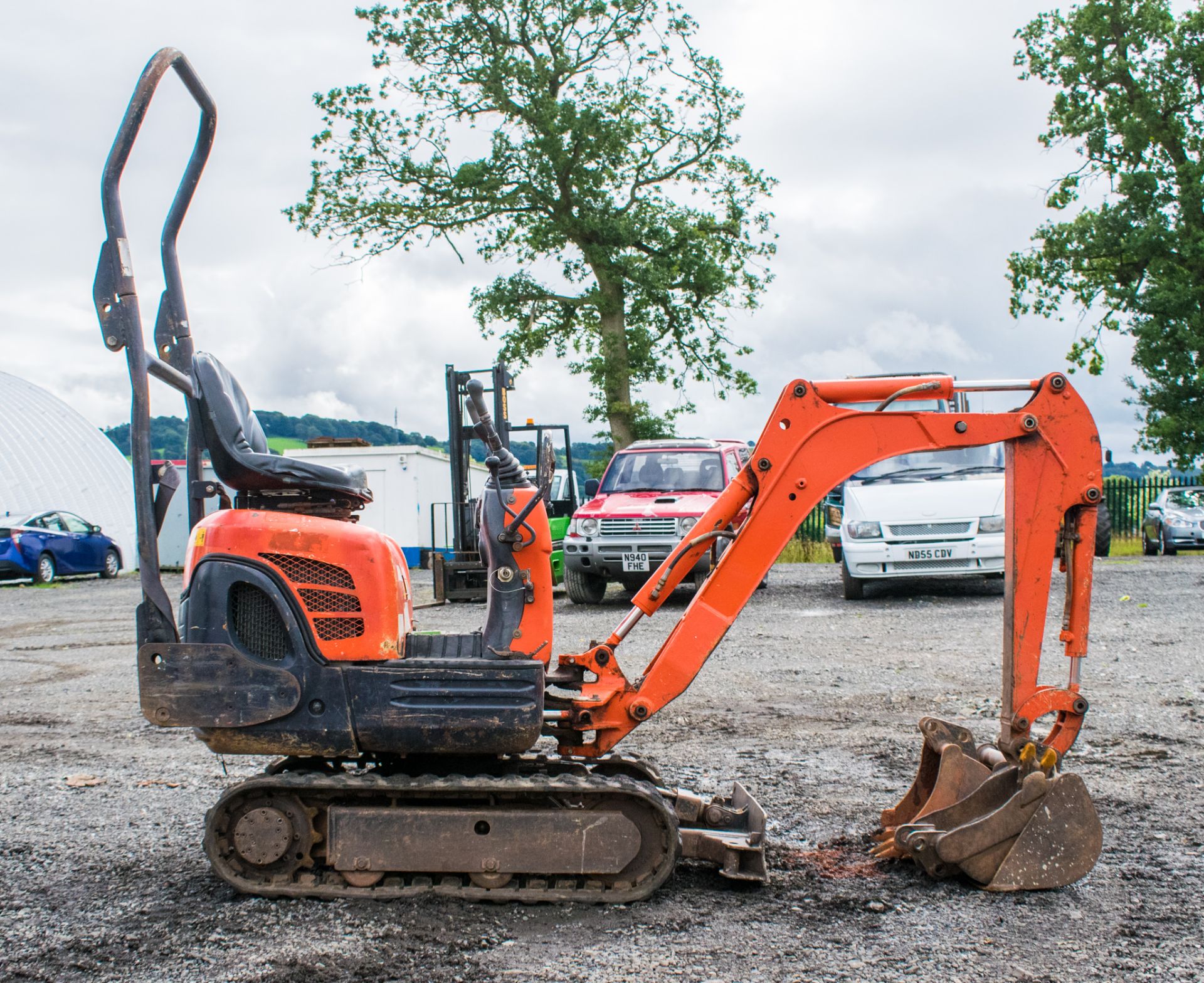 Kubota K008-3 0.8 tonne rubber tracked excavator Year: 2005 S/N: R/H: 2661 22760035 blade, expanding - Image 7 of 17