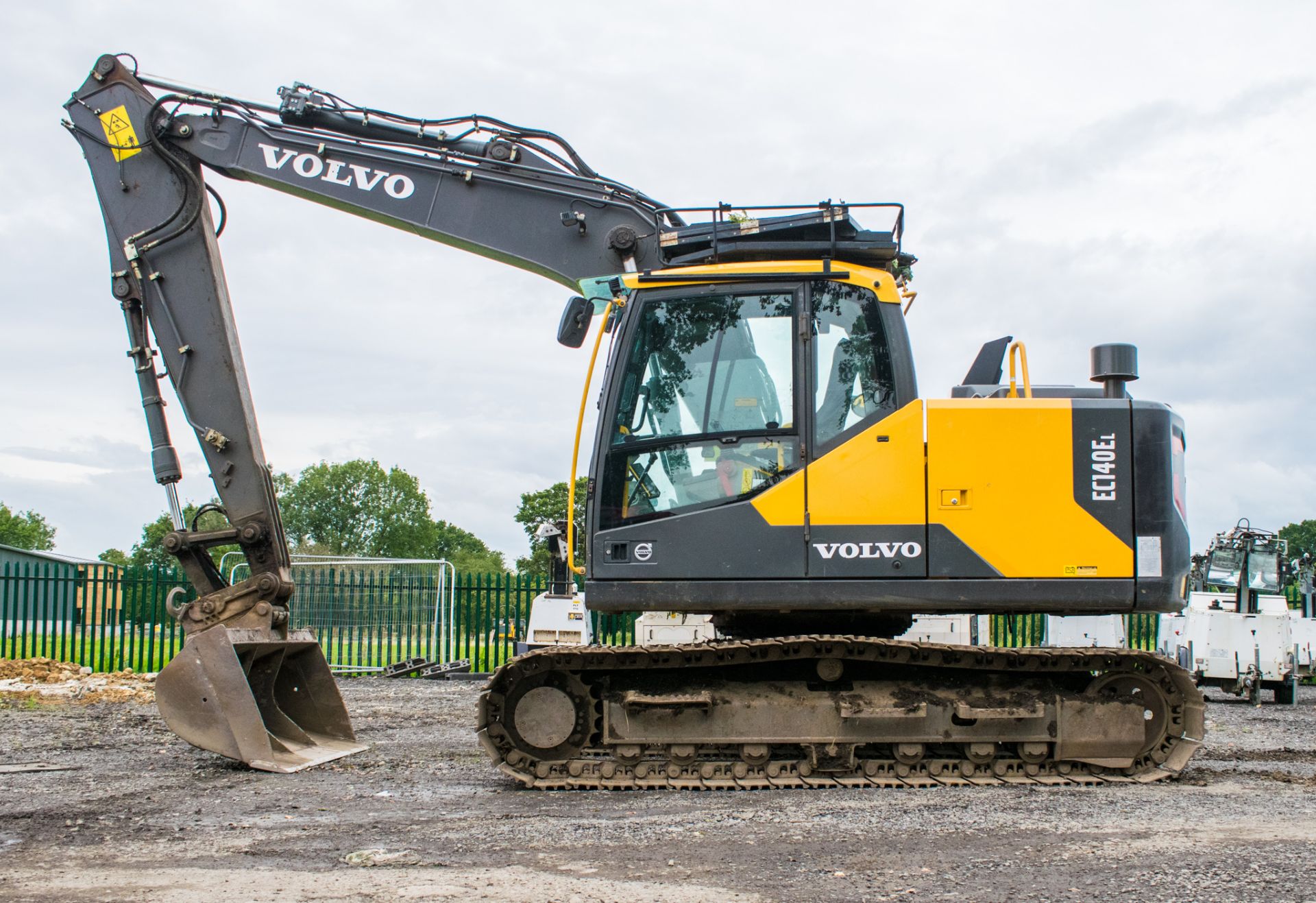 Volvo EC140EL 14 tonne steel tracked excavator Year: 2015 S/N: 310123 Recorded Hours: 6607 piped, - Image 8 of 23