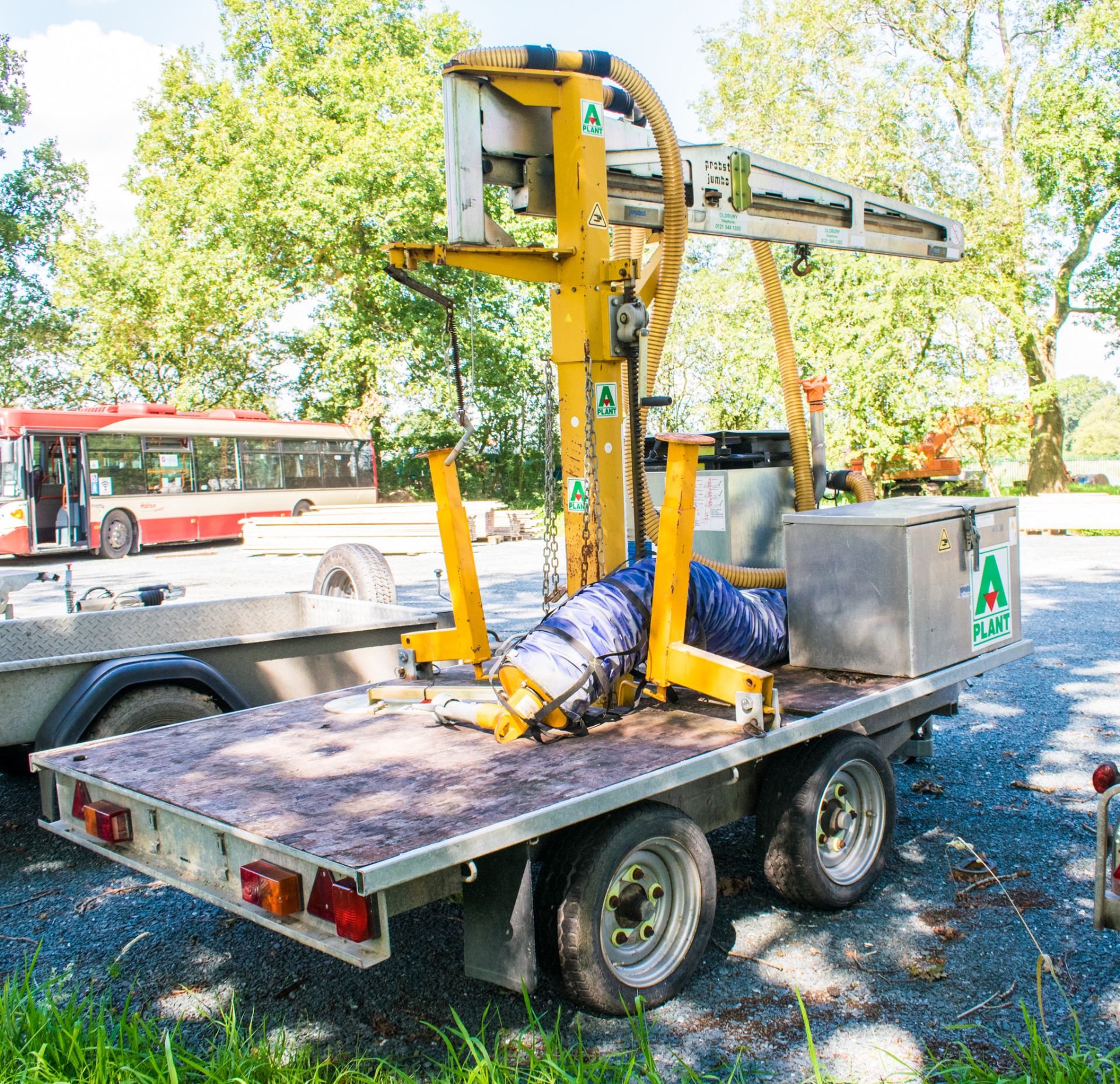 Probst petrol driven suction kerb/slab lifter  mounted on Gamic tandem axle plant trailer - Bild 2 aus 5