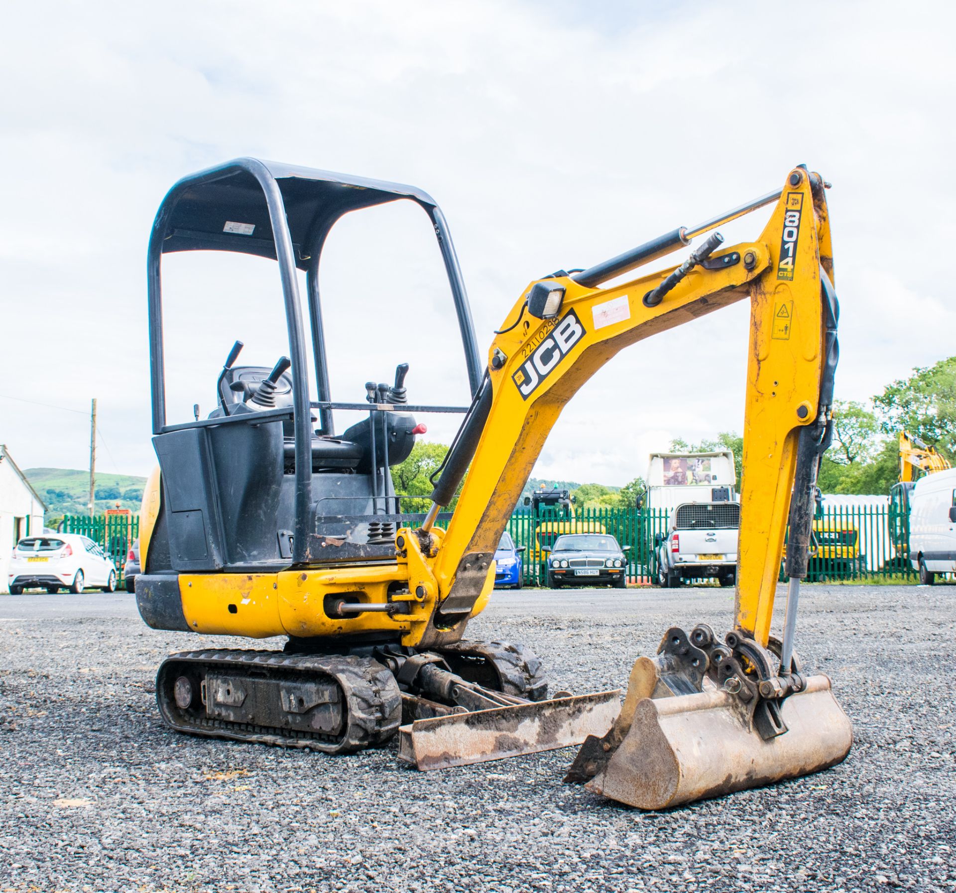 JCB 8014 CTS 1.4 tonne rubber tracked mini excavator Year: 2014 S/N: 770497 Recorded Hours: 1419 - Image 2 of 18