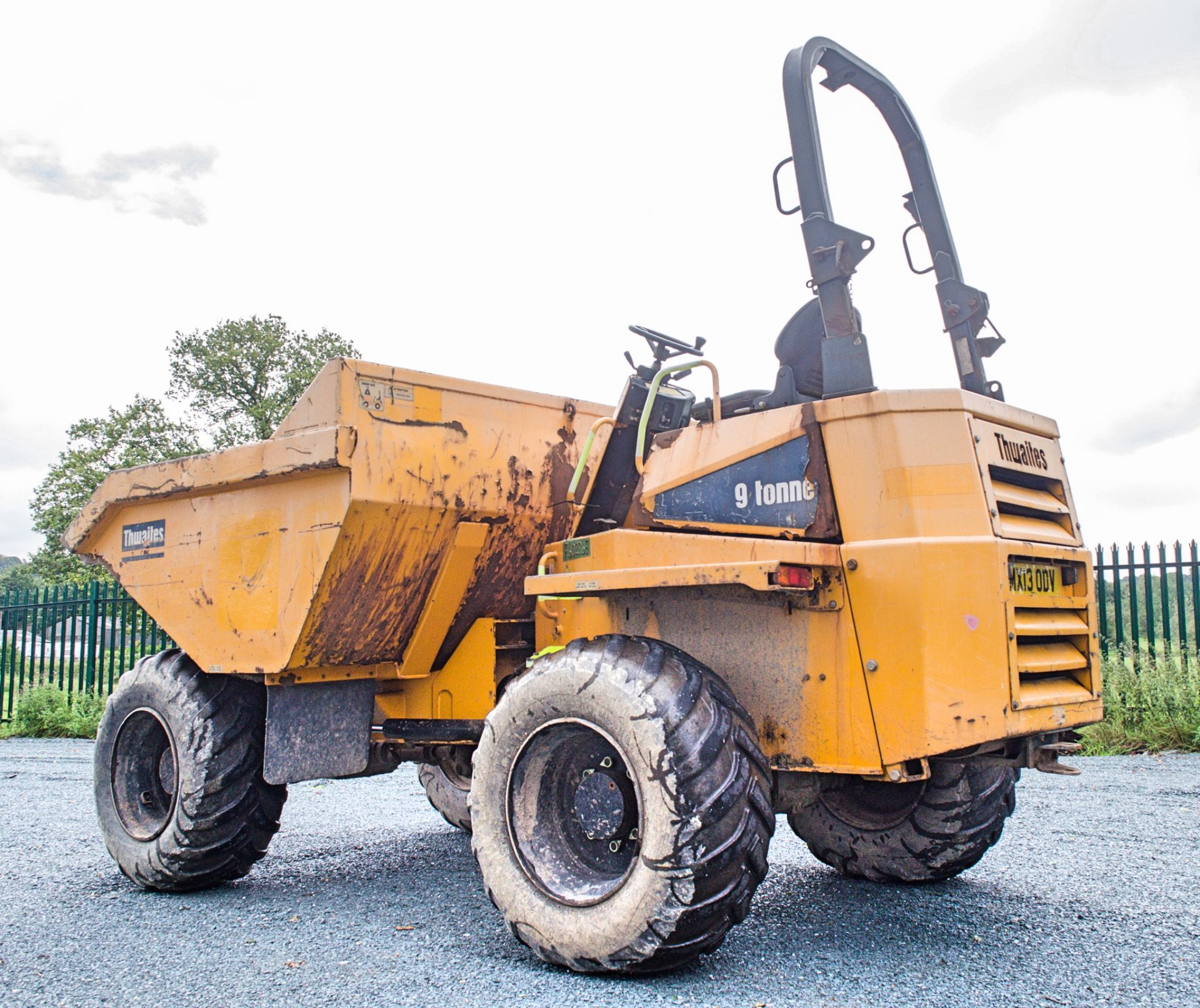 Thwaites 9 tonne straight skip dumper Year: 2013 S/N: 301C5429 Recorded Hours: 1840 A602368 - Image 4 of 17