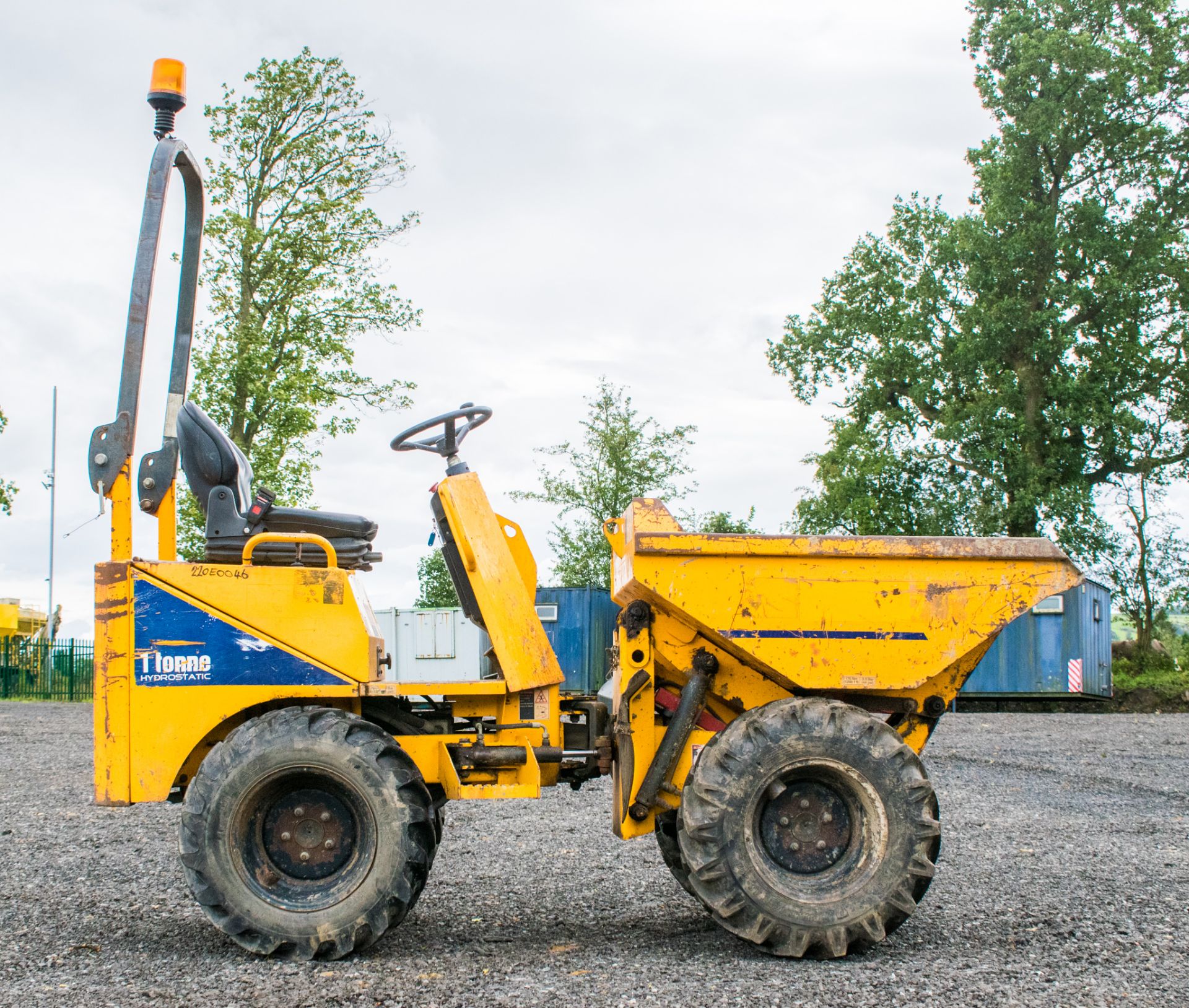 Thwaites 1 tonne hydrostatic hi-tip dumper Year: 2007 S/N: B4743 Recorded Hours: 510 220E0046 - Image 7 of 18