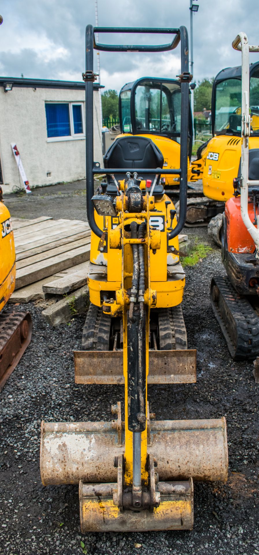 JCB 8008 CTS 0.8 tonne rubber tracked micro excavator Year: 2015 S/N: 10881 Recorded Hours: 1434 - Image 5 of 15