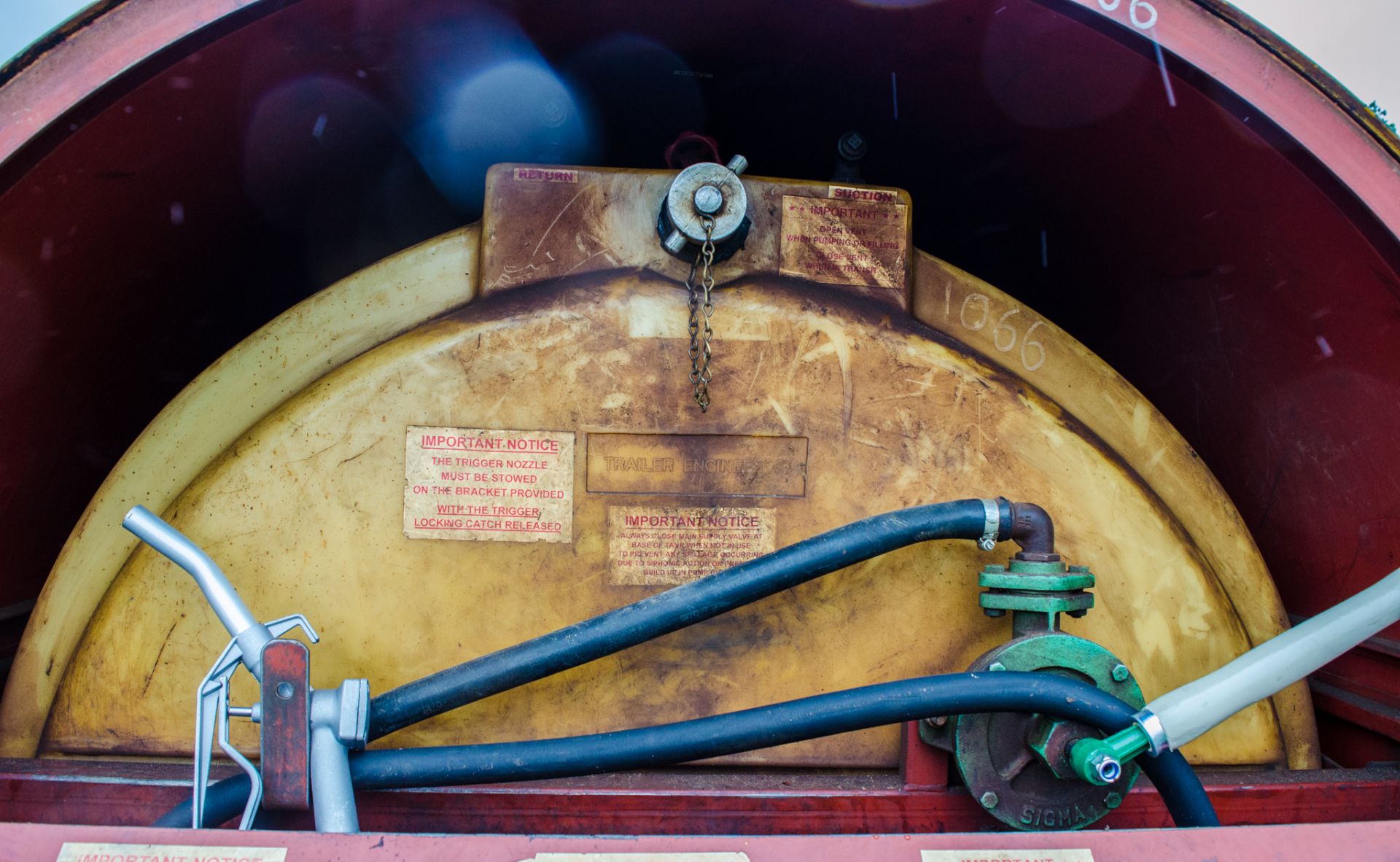 Trailer Engineering 500 gallon site tow bunded fuel bowser  c/w hand pump, delivery hose, and - Image 2 of 2