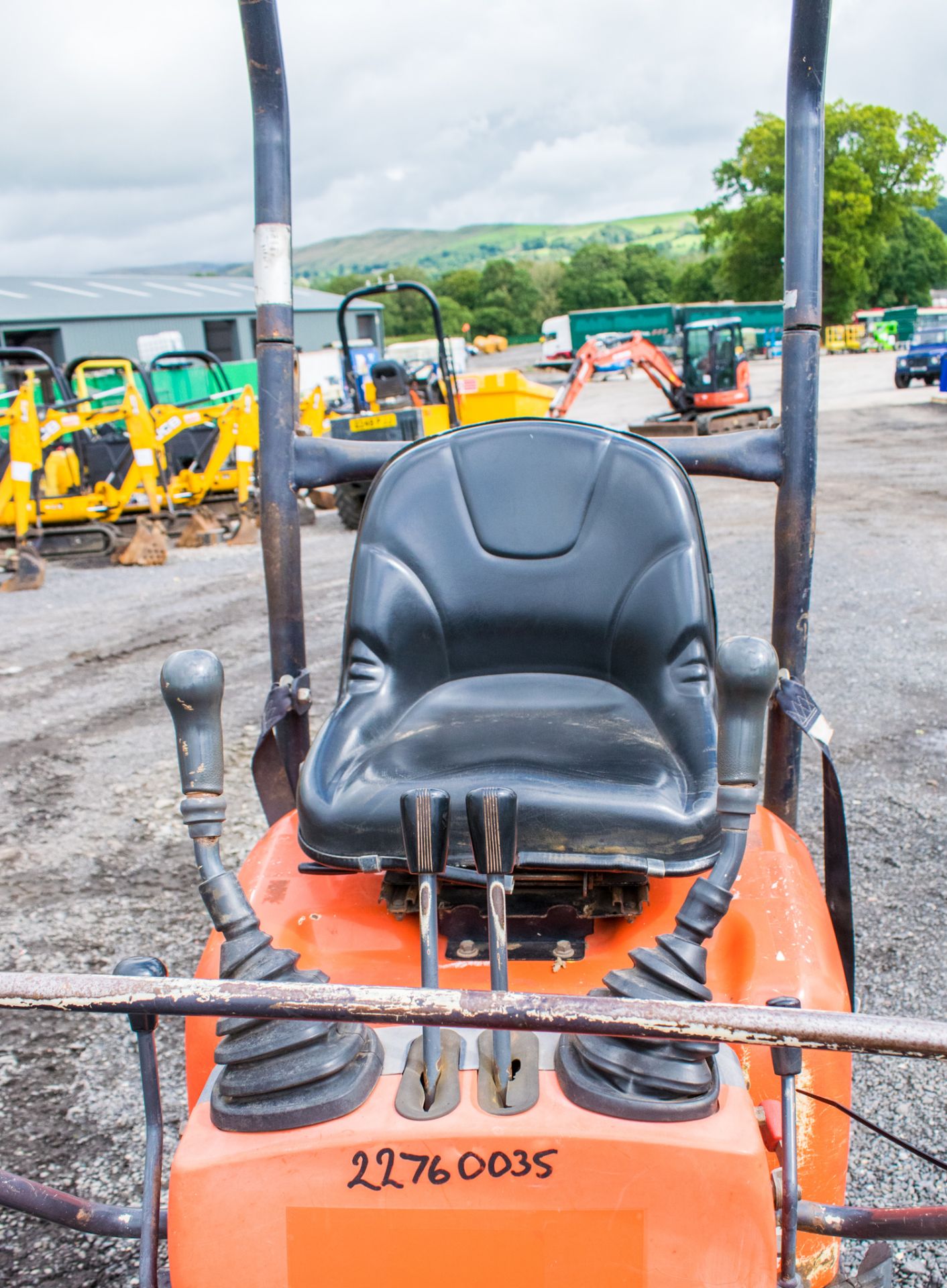 Kubota K008-3 0.8 tonne rubber tracked excavator Year: 2005 S/N: R/H: 2661 22760035 blade, expanding - Image 15 of 17