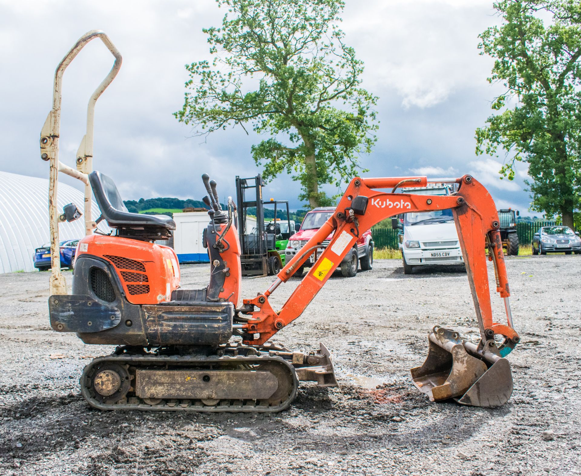 Kubota K008-3 0.8 tonne rubber tracked excavator Year: 2007 S/N: 18178 R/H: 2786 22760070 blade, - Image 7 of 17