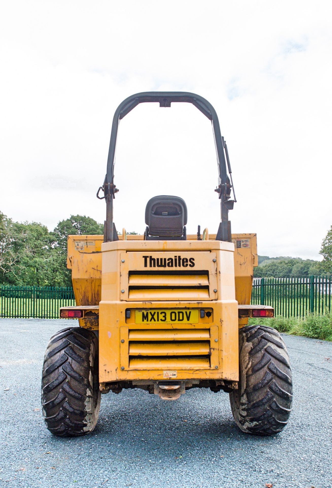 Thwaites 9 tonne straight skip dumper Year: 2013 S/N: 301C5429 Recorded Hours: 1840 A602368 - Image 6 of 17