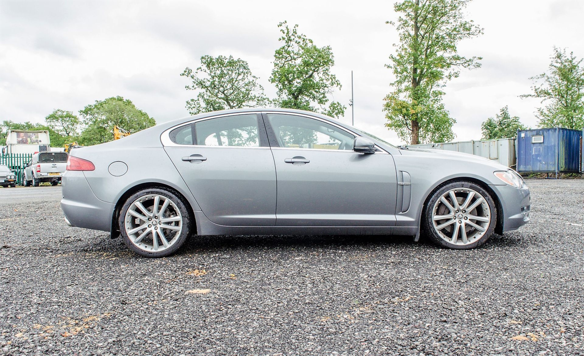 Jaguar XF Luxury V6 3 litre diesel 4 door saloon car Registration Number: SK59 FPU Date of - Image 7 of 33