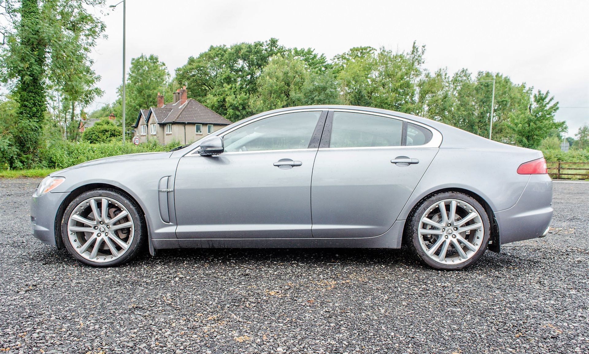 Jaguar XF Luxury V6 3 litre diesel 4 door saloon car Registration Number: SK59 FPU Date of - Image 8 of 33