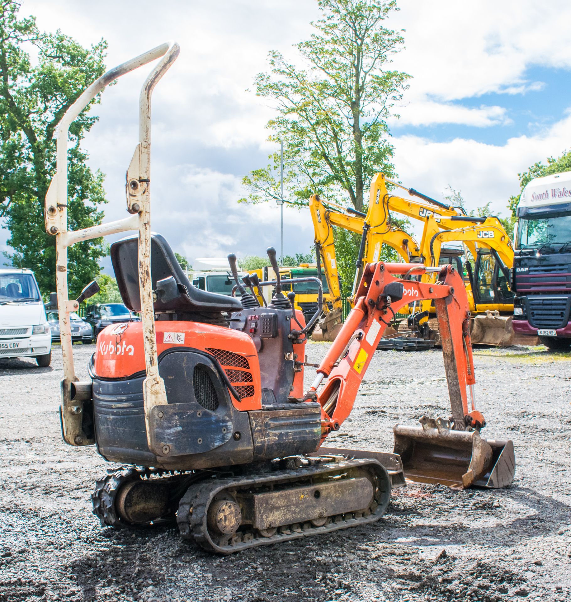 Kubota K008-3 0.8 tonne rubber tracked excavator Year: 2007 S/N: 18178 R/H: 2786 22760070 blade, - Image 3 of 17