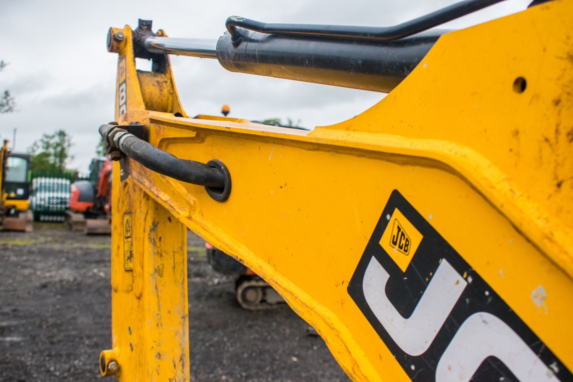 JCB 8014 CTS 1.4 tonne rubber tracked mini excavator  Year: 2014 S/N: 2070505 Recorded Hours: 1417 - Image 12 of 18