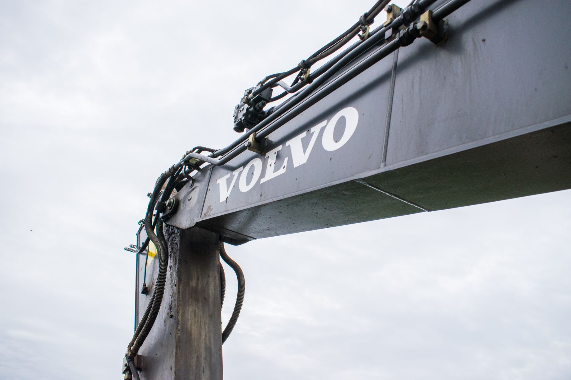 Volvo EC140EL 14 tonne steel tracked excavator Year: 2015 S/N: 310123 Recorded Hours: 6607 piped, - Image 12 of 23