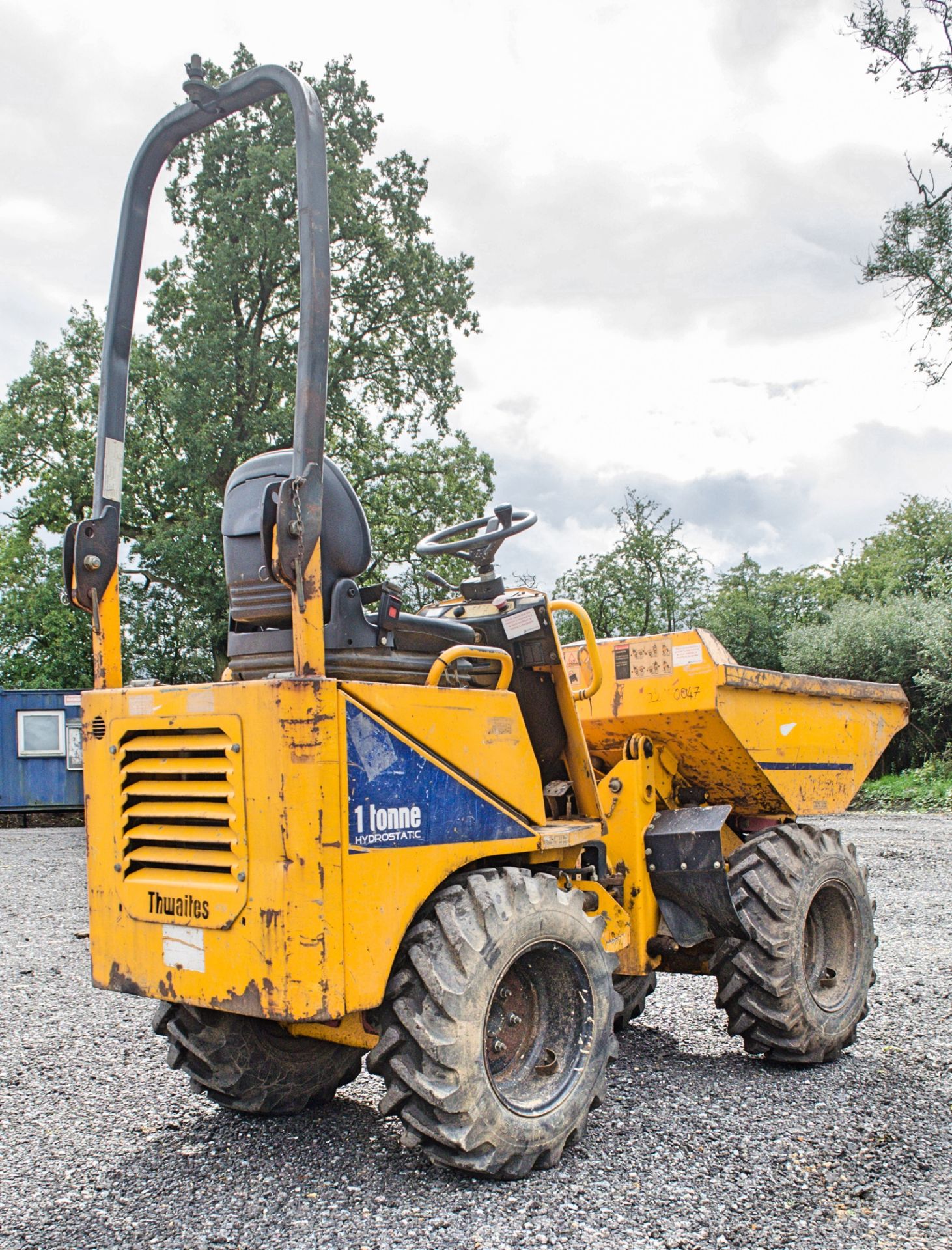 Thwaites 1 tonne hydrostatic hi-tip dumper Year: 2008 S/N: B4883 Recorded Hours: 1848 220E0047 - Image 3 of 22