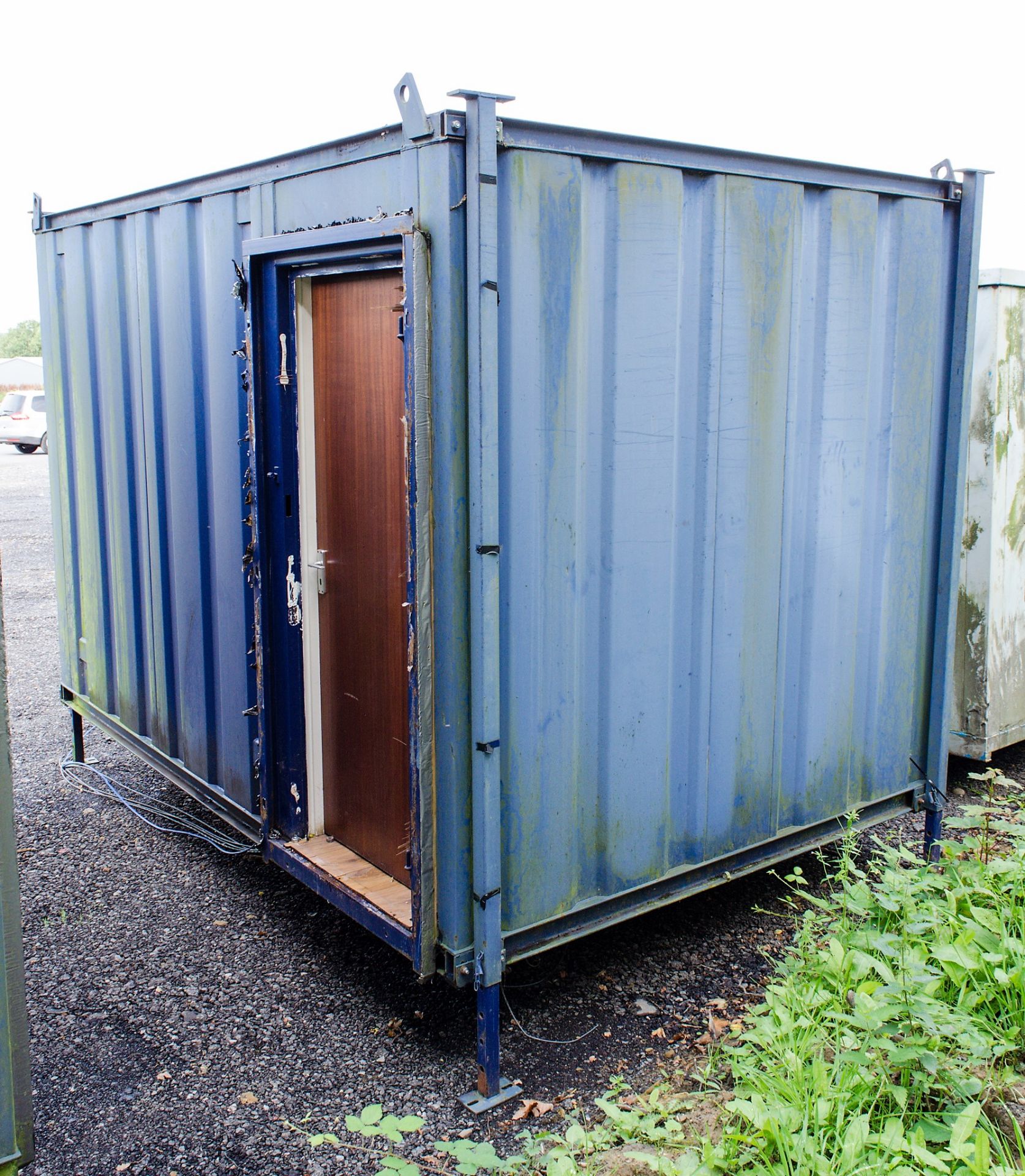 12 ft x 8 ft steel jack leg office site unit Comprising of: canteen area ** No keys but unlocked **