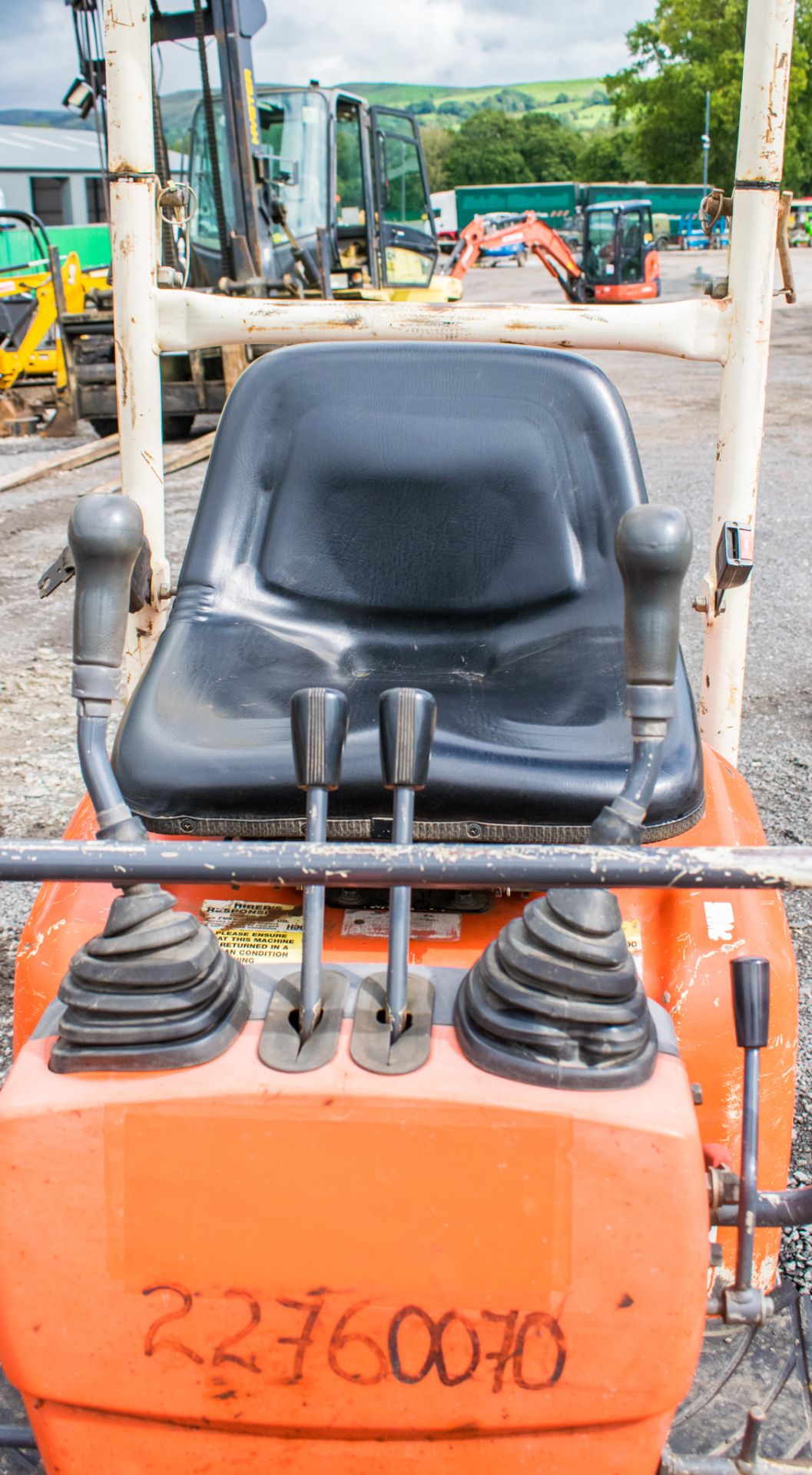 Kubota K008-3 0.8 tonne rubber tracked excavator Year: 2007 S/N: 18178 R/H: 2786 22760070 blade, - Image 16 of 17