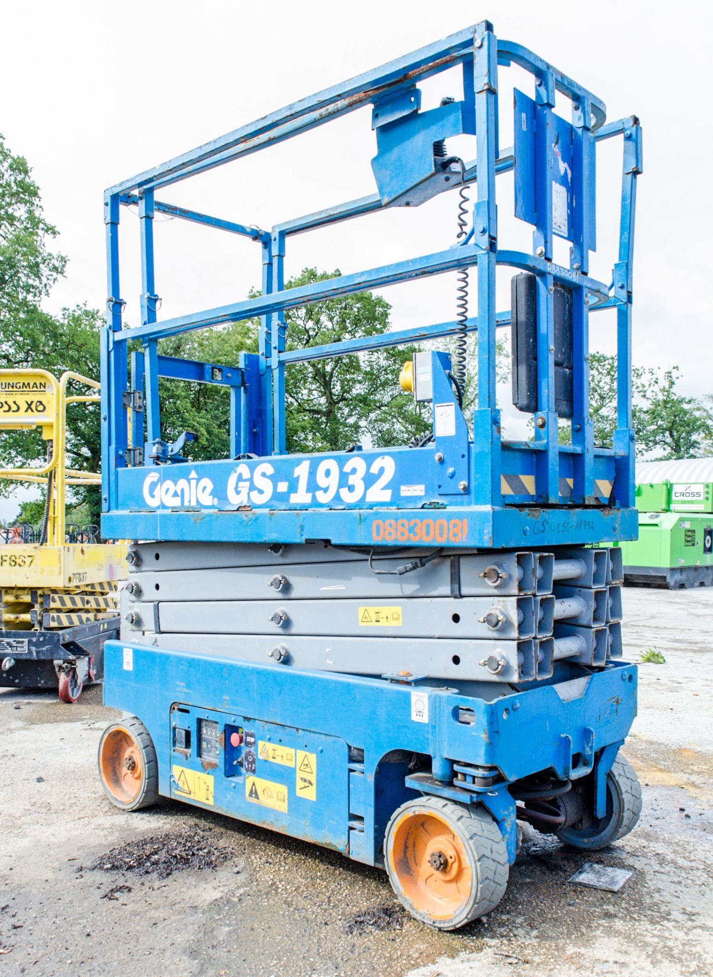 Genie GS1932 battery electric scissor lift access platform Year: 2015 S/N: 18932 Recorded Hours: 109