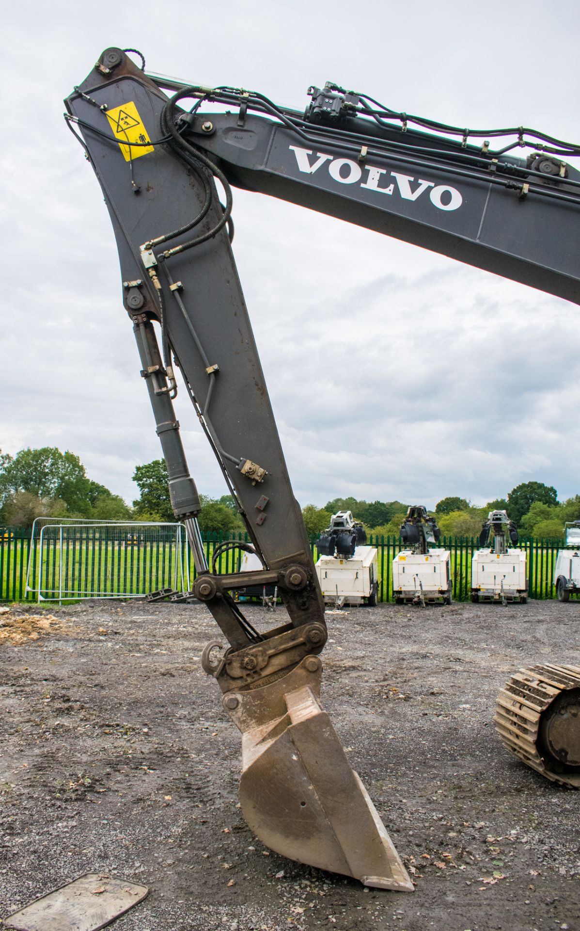 Volvo EC140EL 14 tonne steel tracked excavator Year: 2015 S/N: 310123 Recorded Hours: 6607 piped, - Image 13 of 23