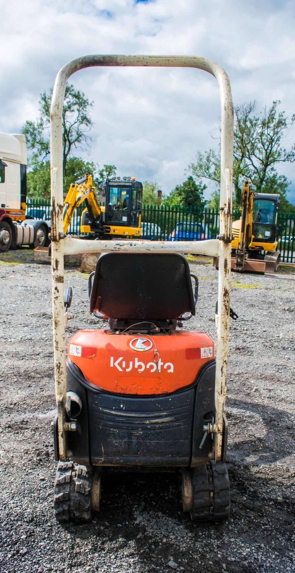 Kubota K008-3 0.8 tonne rubber tracked excavator Year: 2007 S/N: 18178 R/H: 2786 22760070 blade, - Image 6 of 17