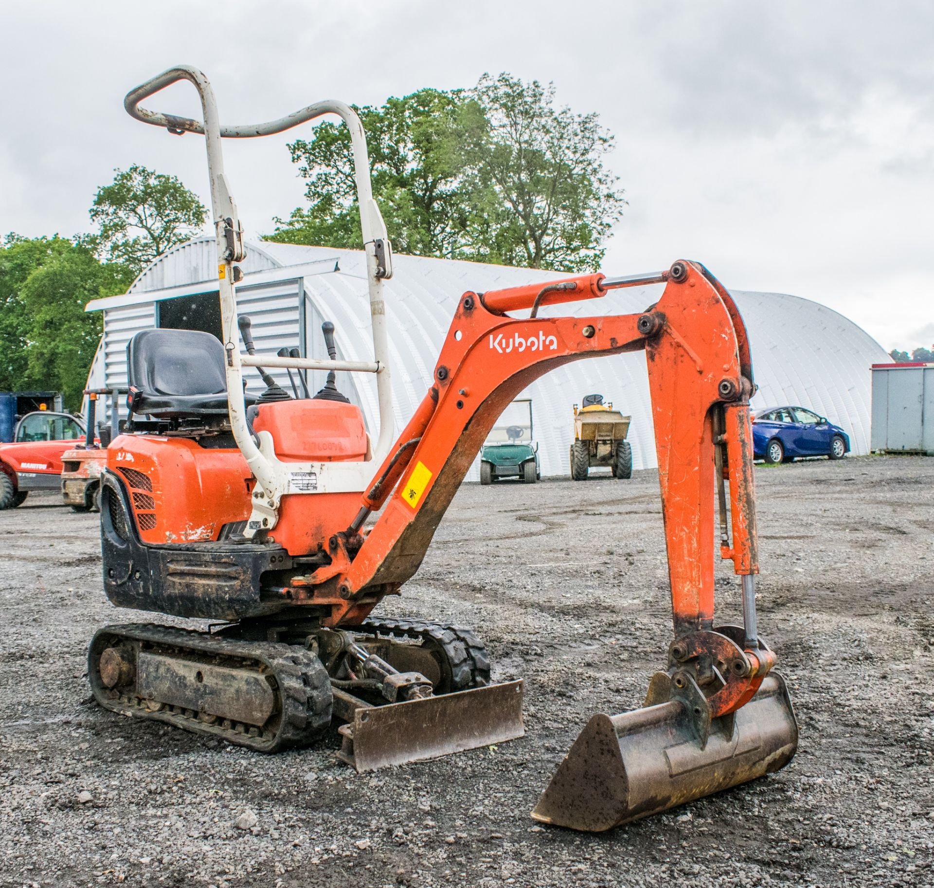 Kubota K008-3 0.8 tonne rubber tracked excavator Year: 2008 S/N: 10227 22760072 R/H: 2661 blade, - Image 2 of 17