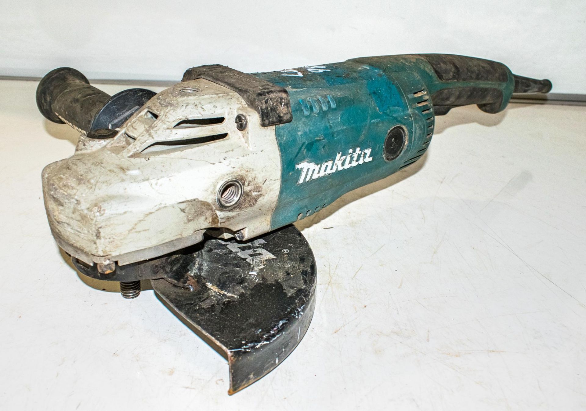 Makita 110v 230mm angle grinder ** Plug cut off **