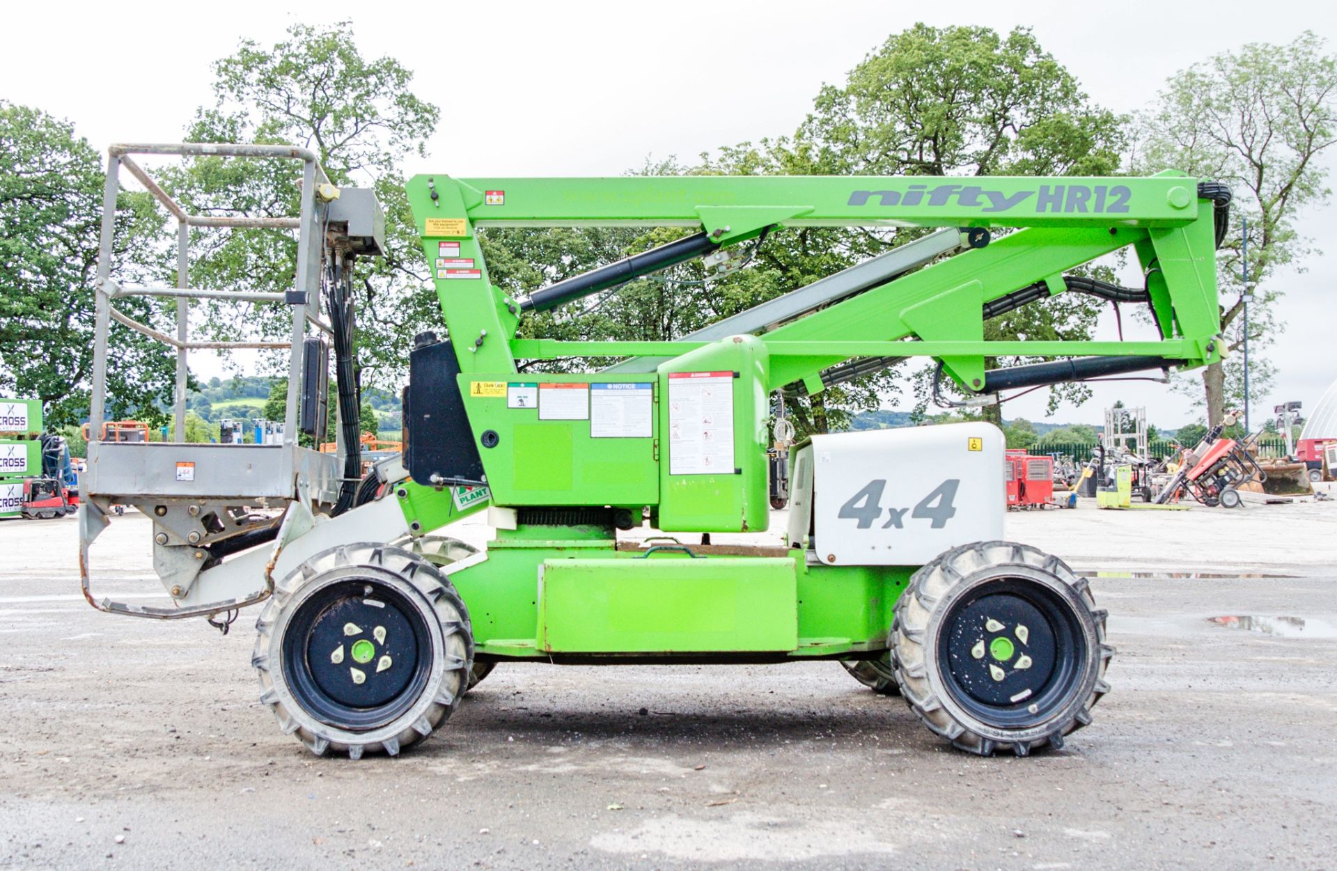 Nifty HR12 4WD diesel/battery articulated boom access platform Year: 2014 S/N: 29136 A644582 - Image 7 of 13