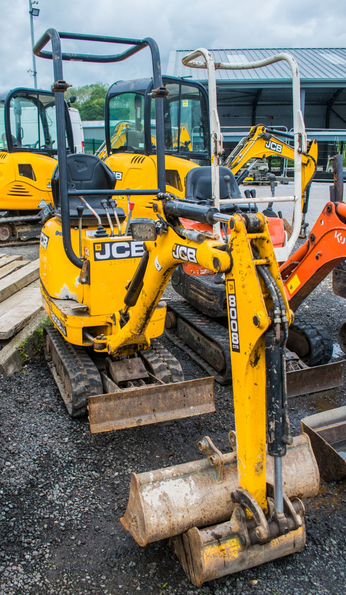 JCB 8008 CTS 0.8 tonne rubber tracked micro excavator Year: 2015 S/N: 10881 Recorded Hours: 1434 - Image 2 of 15