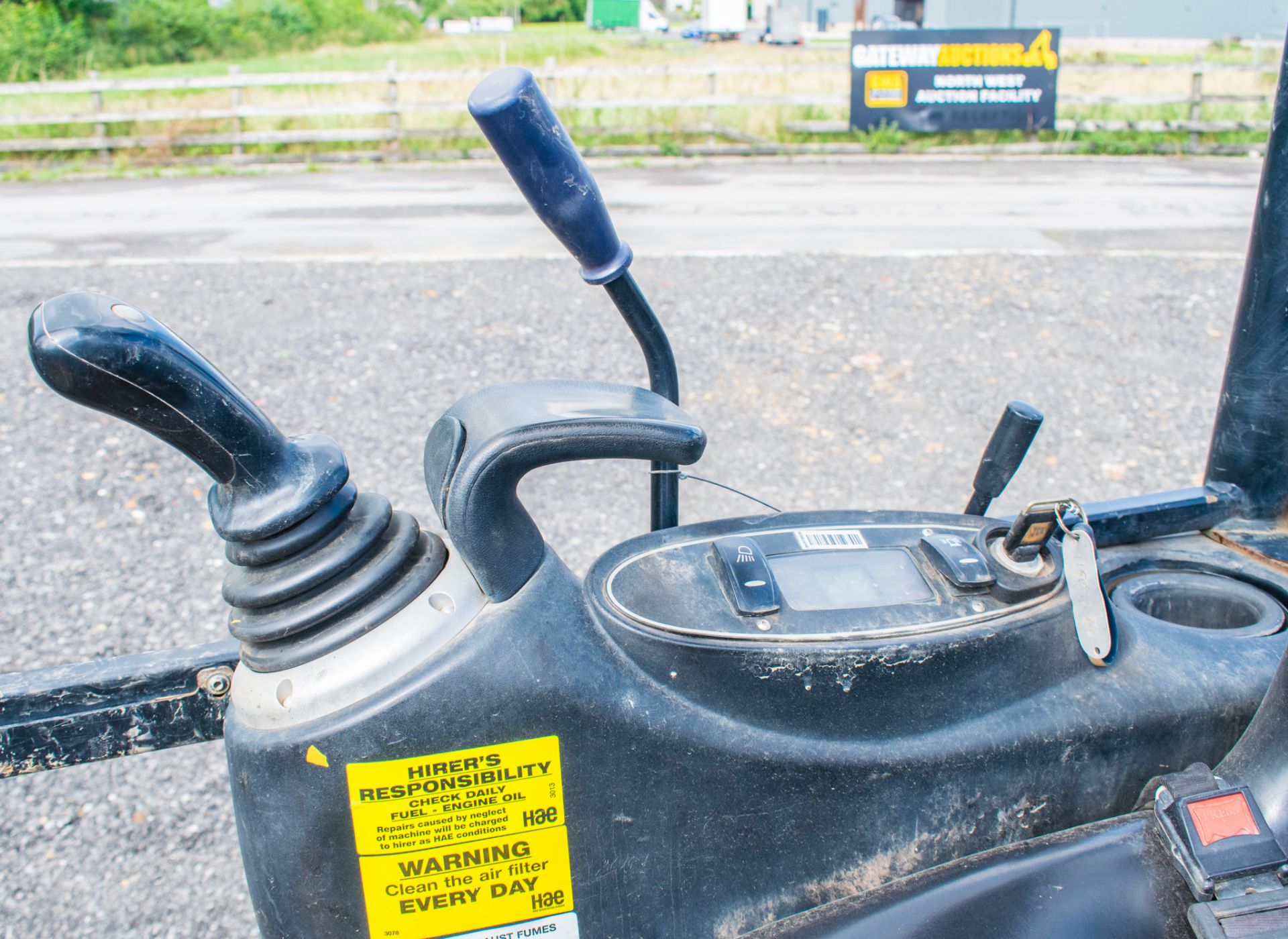 JCB 8014 CTS 1.4 tonne rubber tracked mini excavator  Year: 2014 S/N: 070516 Recorded Hours: 1482 - Image 17 of 18