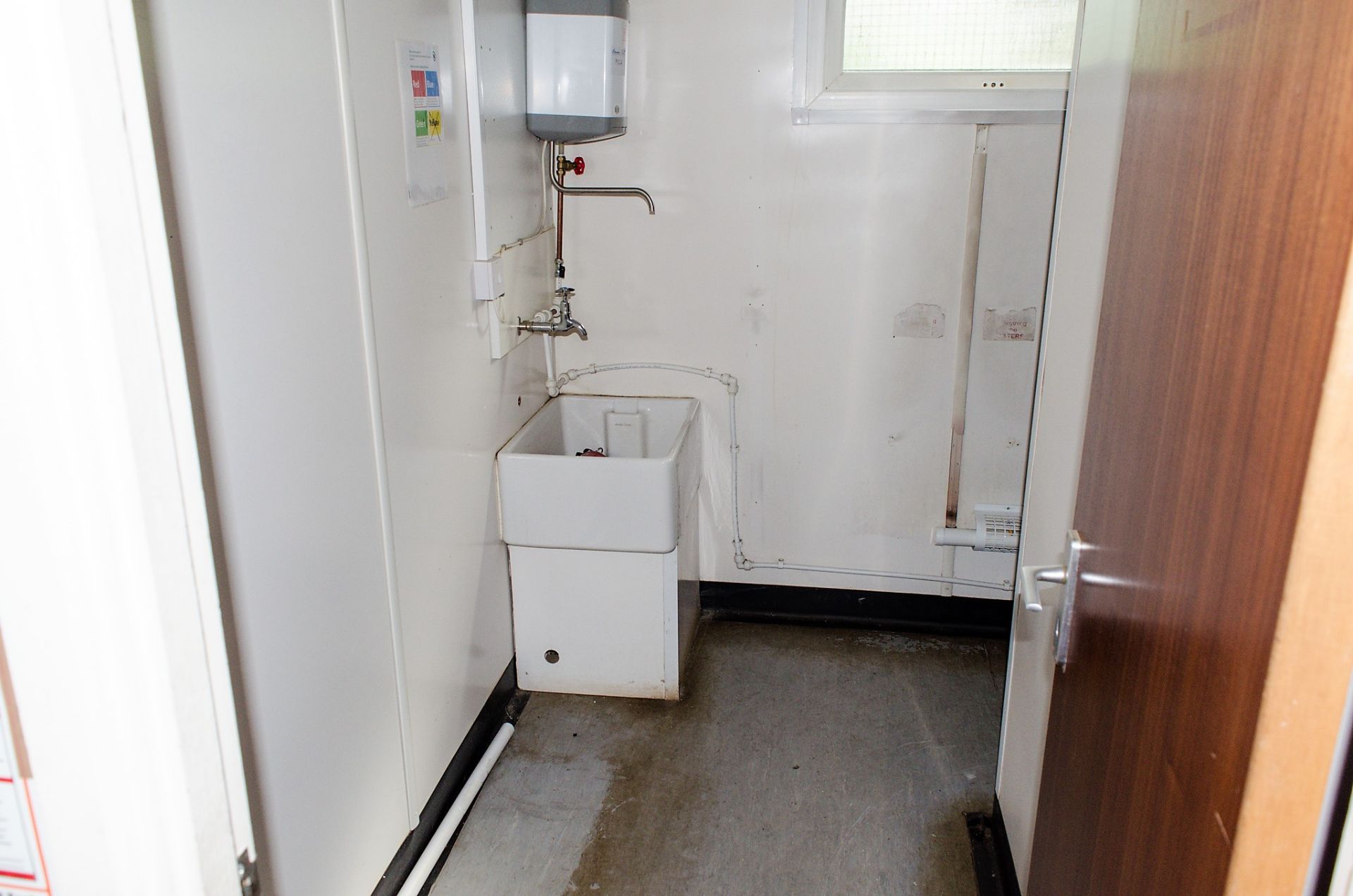 32 ft x 12 ft steel jack leg anti vandal office/toilet site unit Comprising of: Reception area, - Image 7 of 12