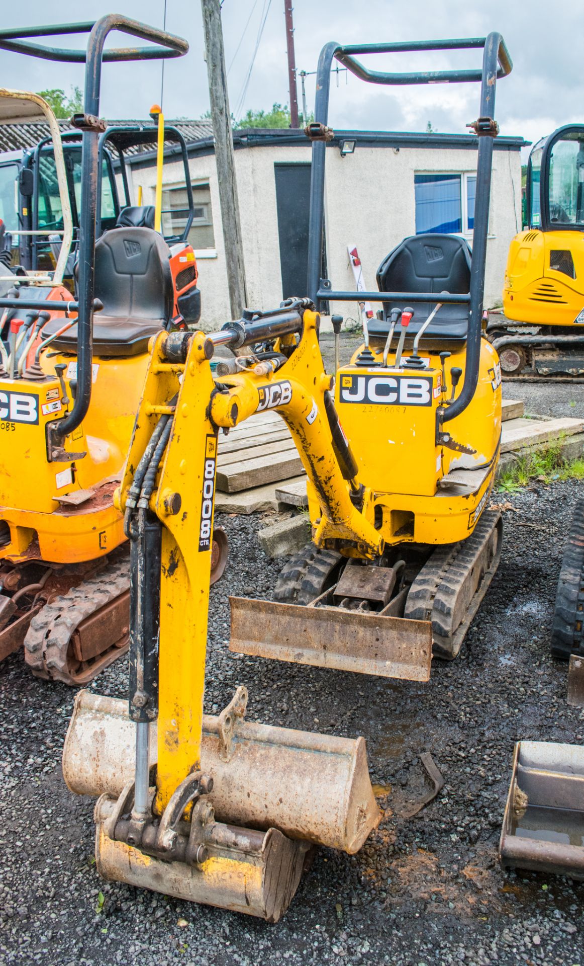 JCB 8008 CTS 0.8 tonne rubber tracked micro excavator Year: 2015 S/N: 10881 Recorded Hours: 1434