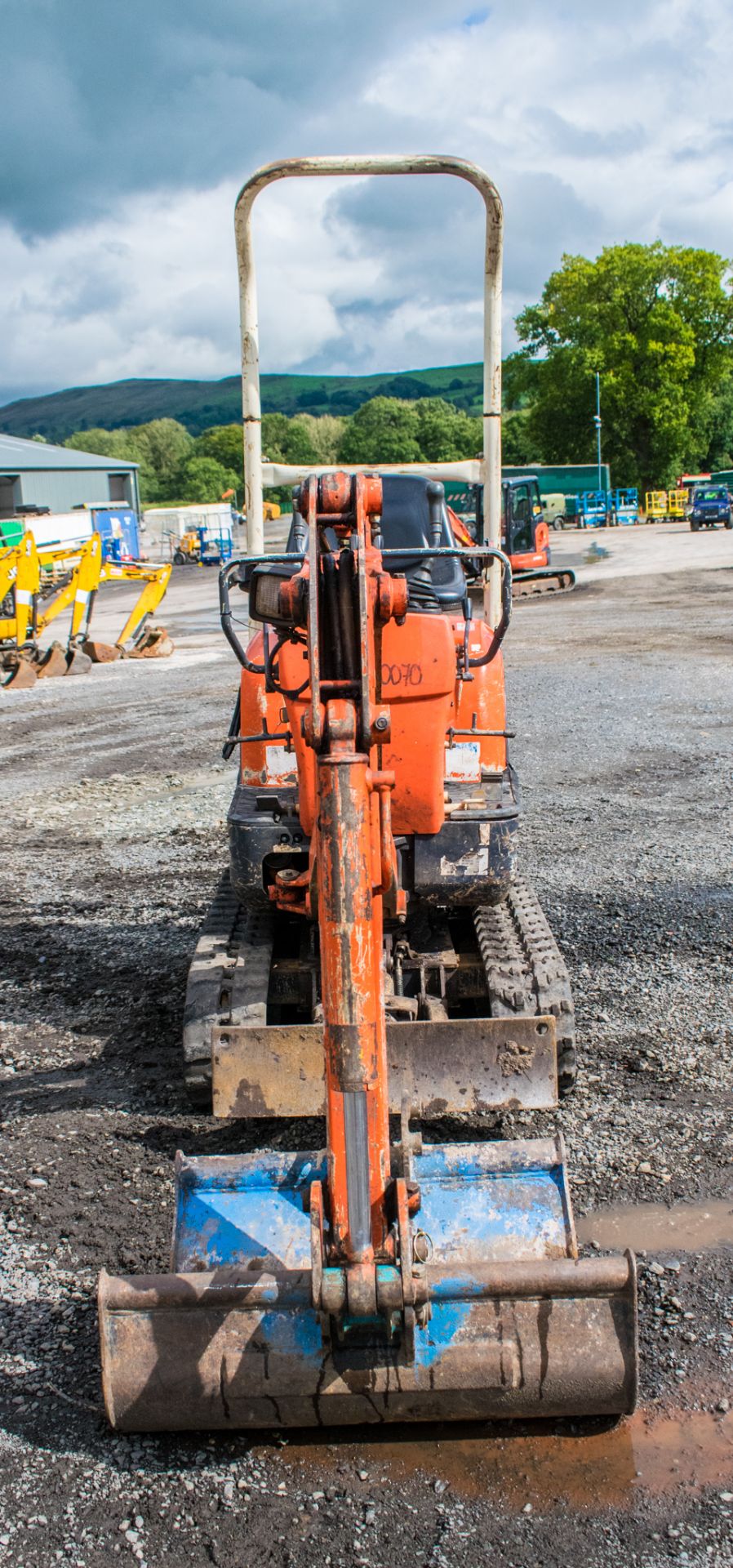 Kubota K008-3 0.8 tonne rubber tracked excavator Year: 2007 S/N: 18178 R/H: 2786 22760070 blade, - Image 5 of 17