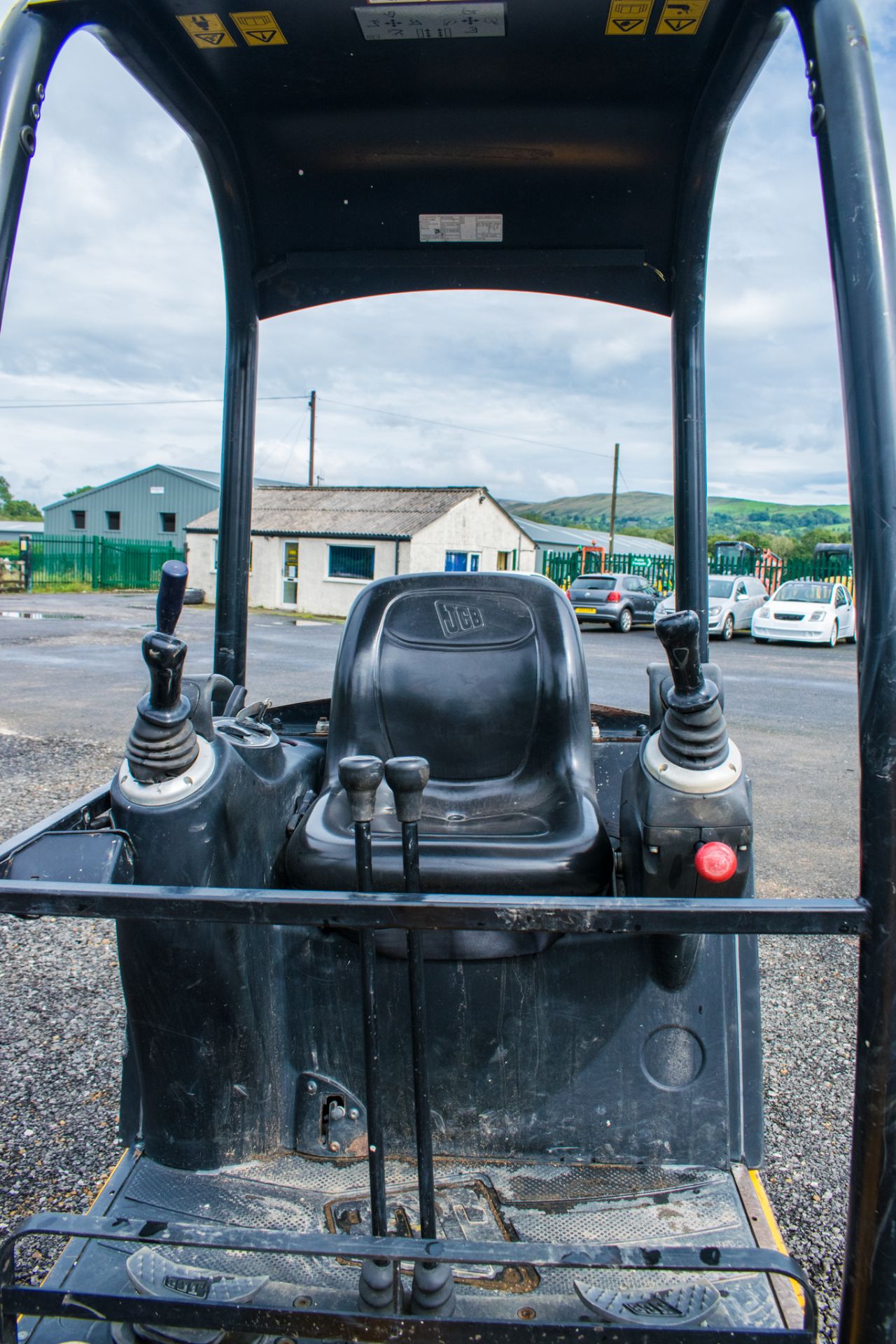JCB 8014 CTS 1.4 tonne rubber tracked mini excavator Year: 2014 S/N: 70475 Recorded Hours: 1611 - Image 15 of 18