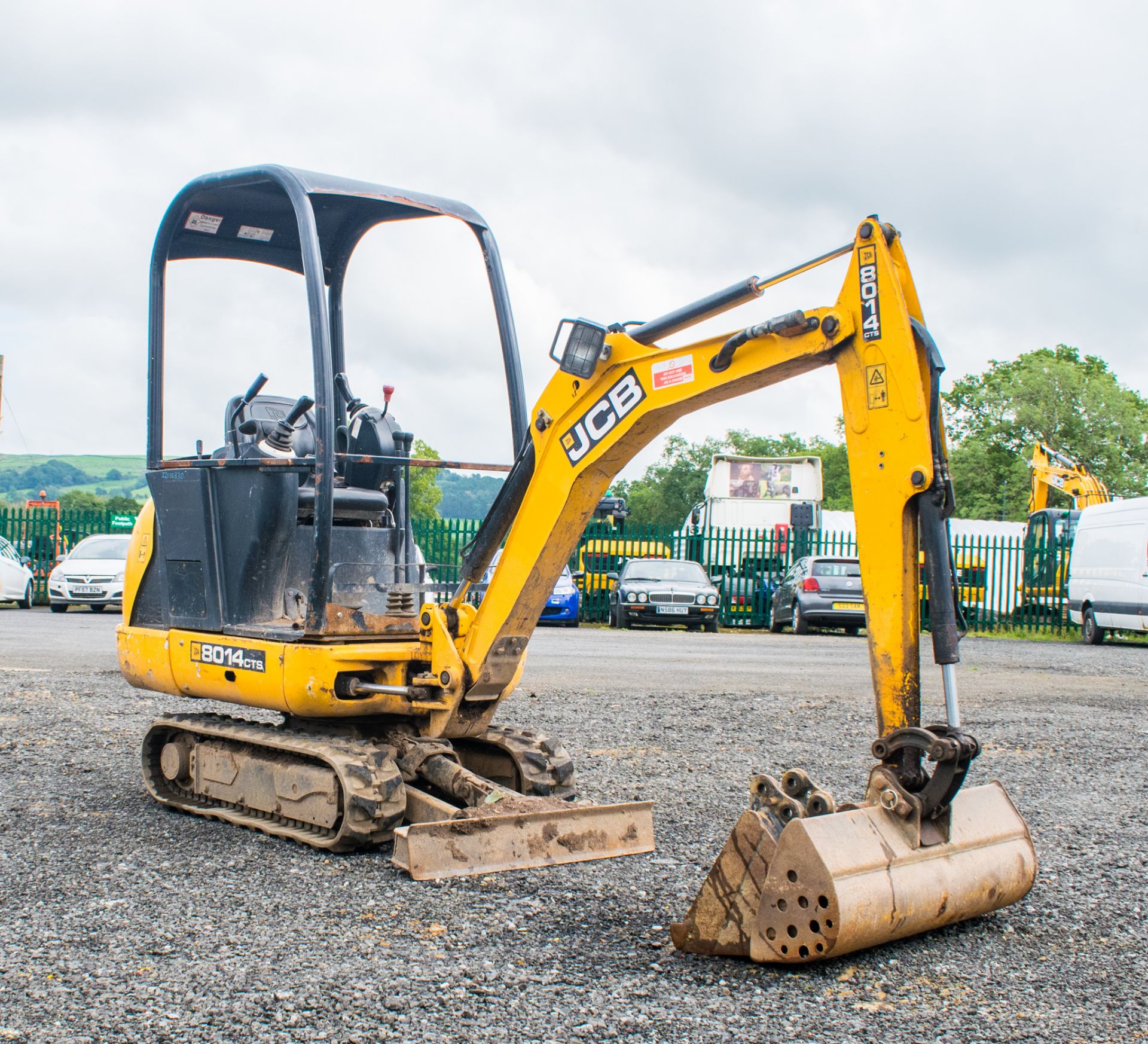 JCB 8014 CTS 1.4 tonne rubber tracked mini excavator  Year: 2014 S/N: 70511 Recorded Hours: 2221 - Image 2 of 17