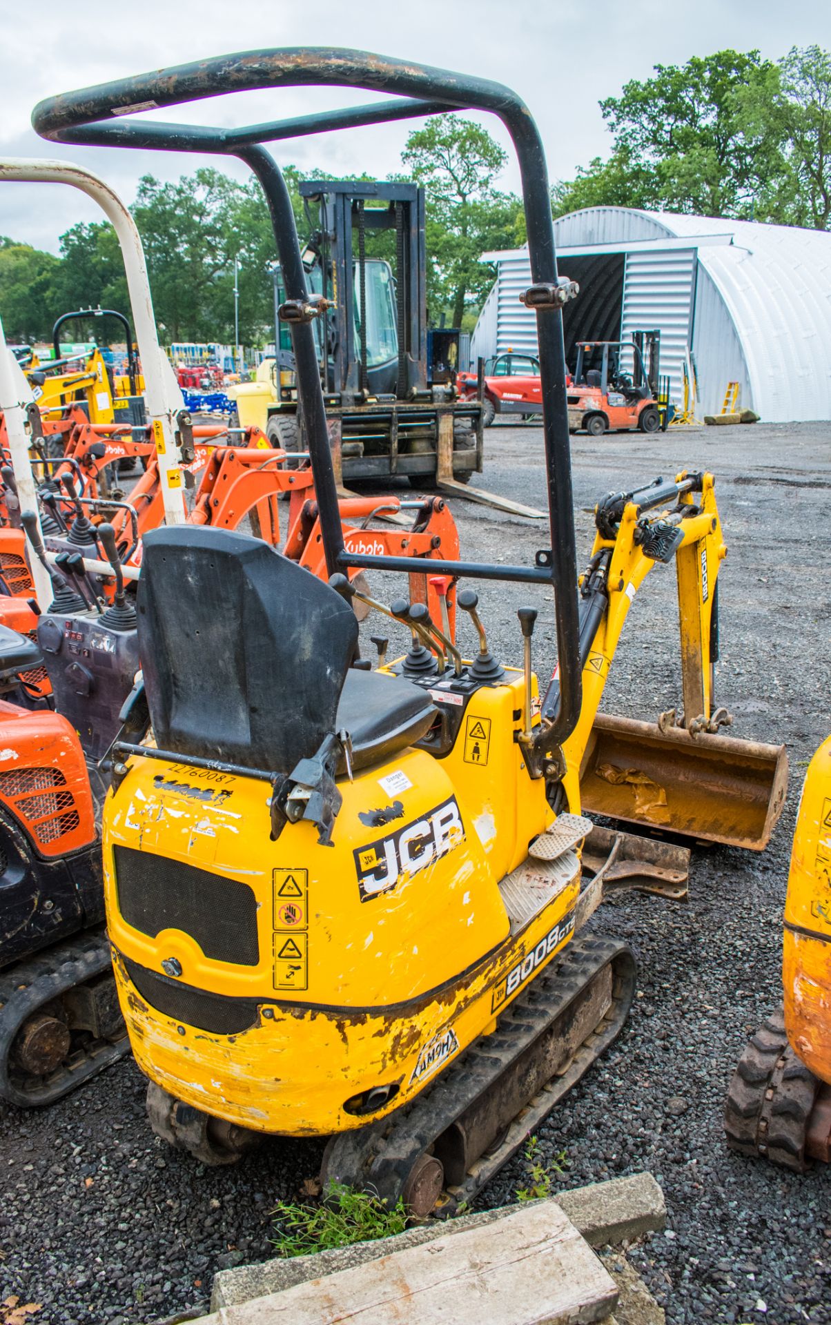 JCB 8008 CTS 0.8 tonne rubber tracked micro excavator Year: 2015 S/N: 10881 Recorded Hours: 1434 - Image 3 of 15