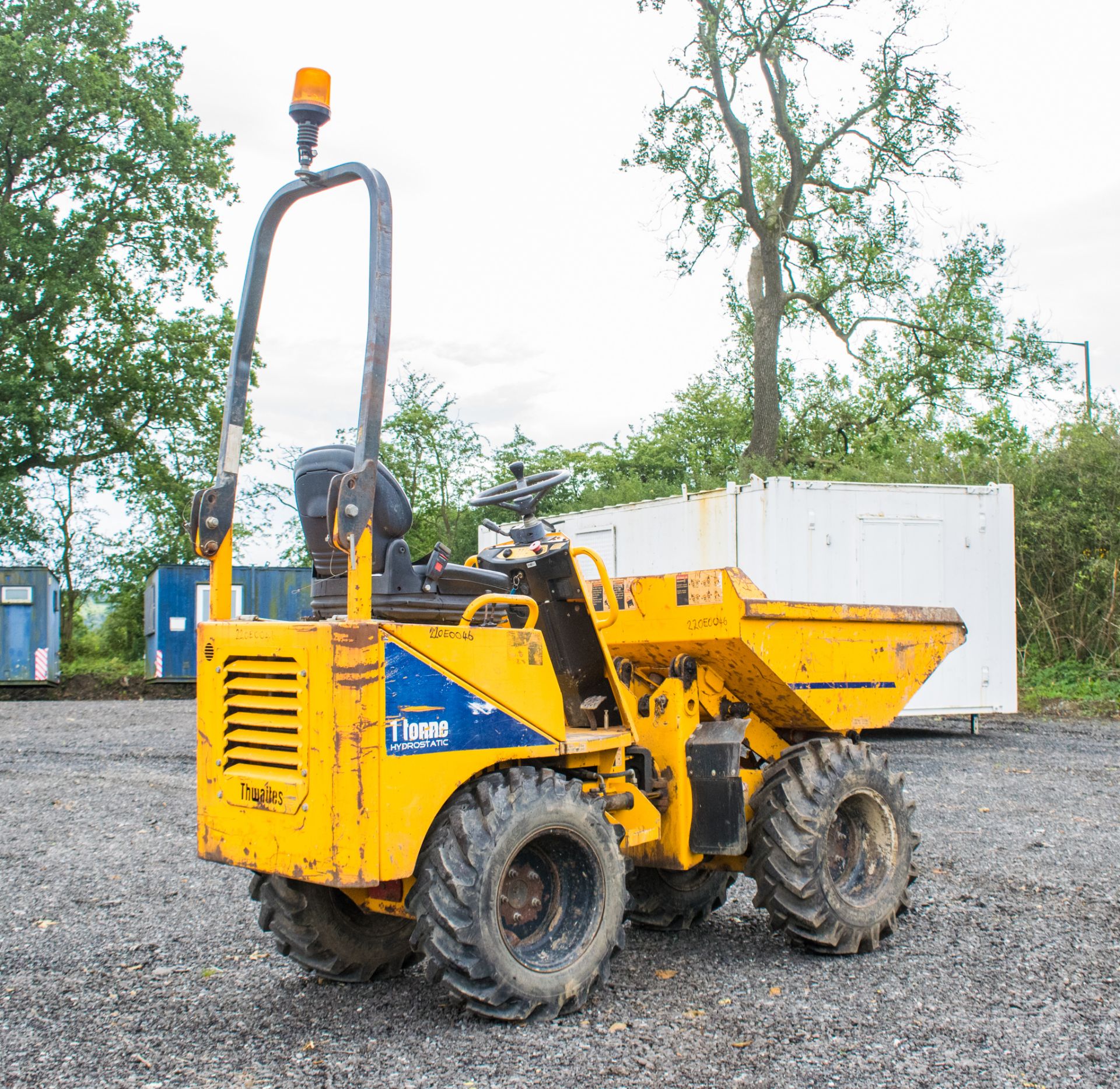 Thwaites 1 tonne hydrostatic hi-tip dumper Year: 2007 S/N: B4743 Recorded Hours: 510 220E0046 - Image 3 of 18