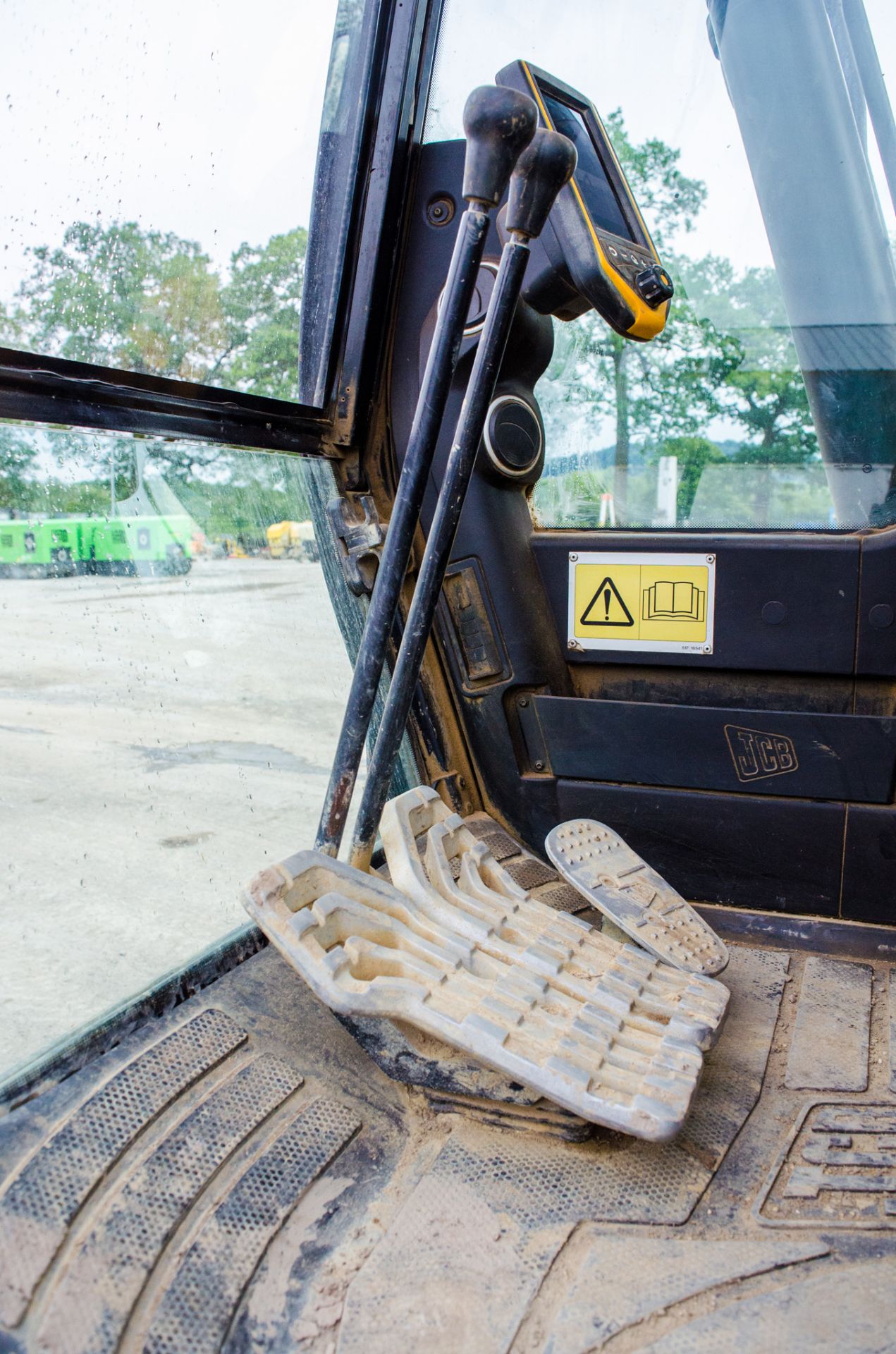 JCB JS 130 LC 13 tonne steel tracked excavator  Year: 2014 S/N: 2134021 Recorded Hours: 7286 - Image 20 of 21