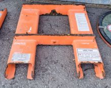 Forklift lifting attachment  A946723