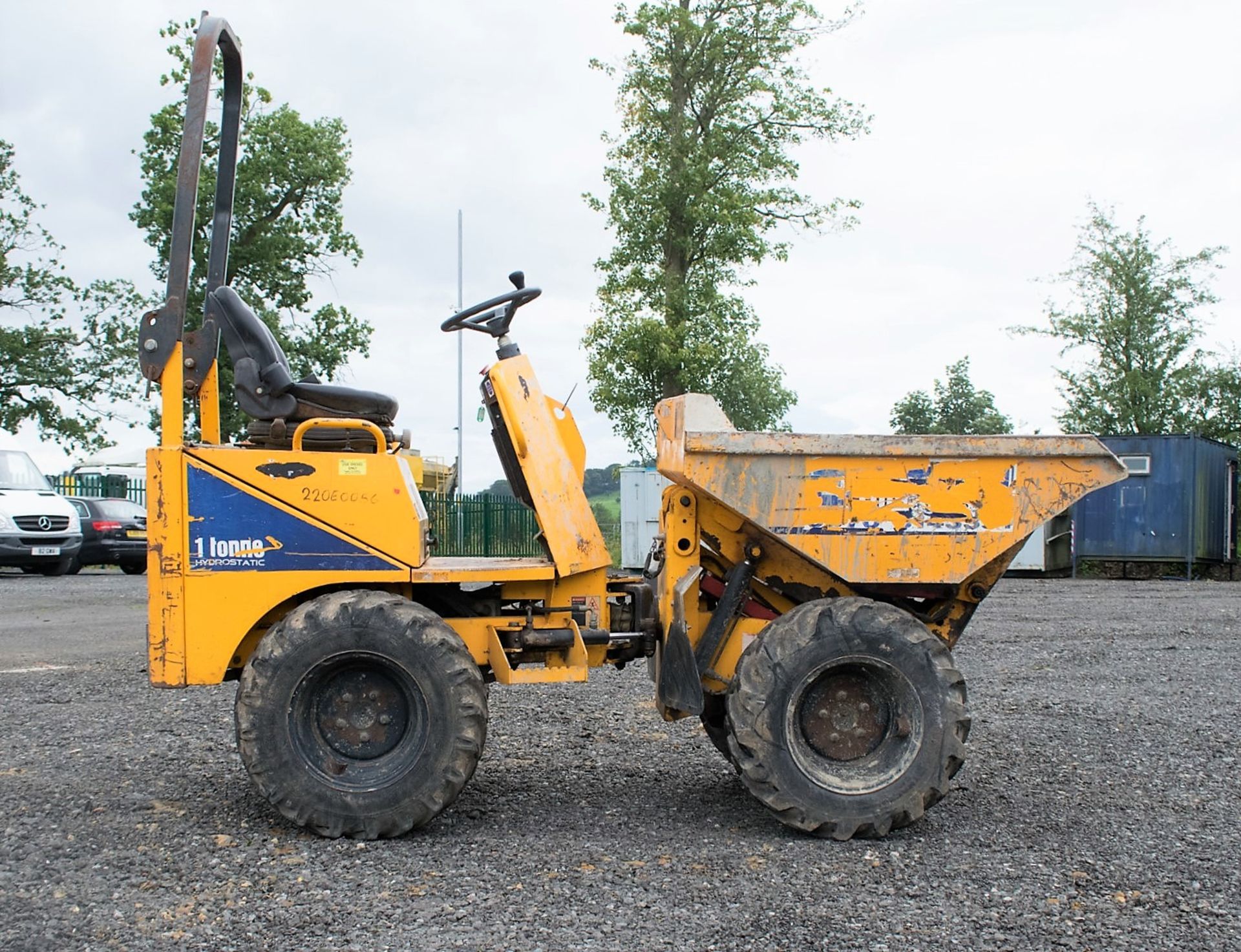 Thwaites 1 tonne hydrostatic hi-tip dumper Year: 2008 S/N: B4745 Recorded Hours: 2204 220E0056 - Image 7 of 18