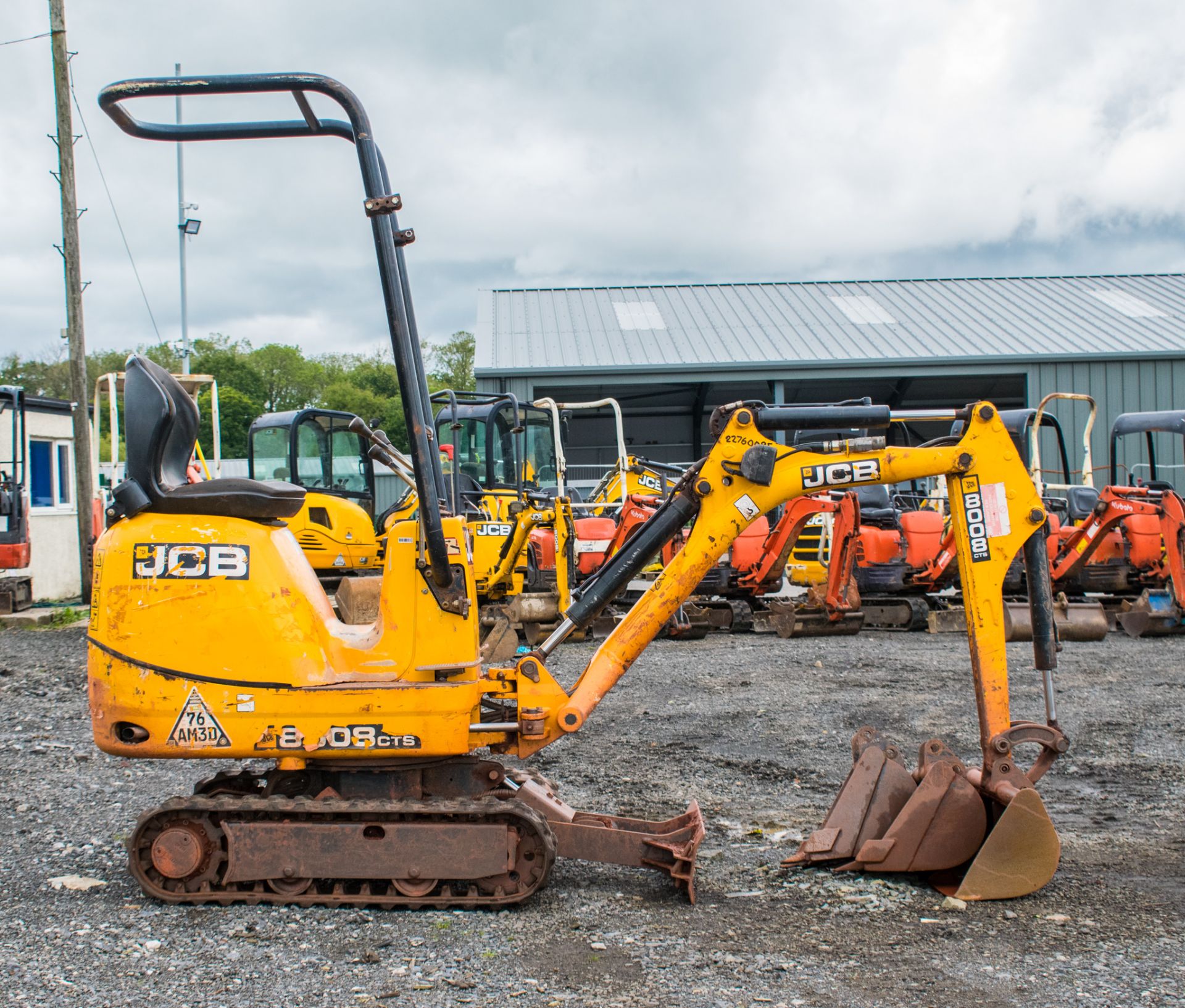 JCB 8008 CTS 0.8 tonne rubber tracked micro excavator Year: 2015 S/N: 10651 Recorded Hours: 905 - Image 8 of 18