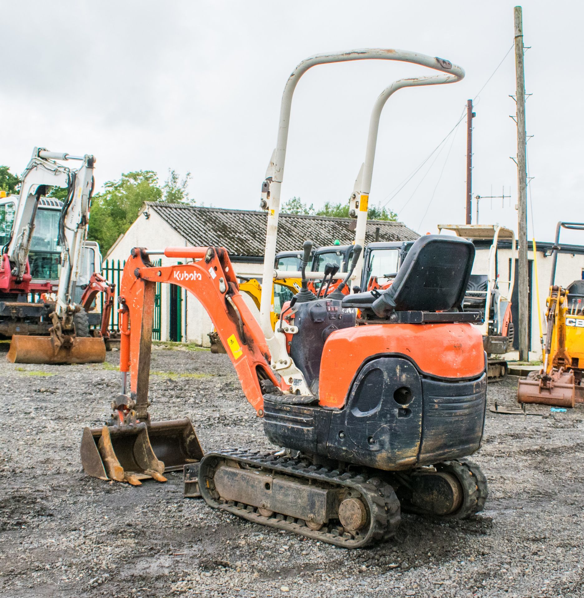 Kubota K008-3 0.8 tonne rubber tracked excavator Year: 2008 S/N: 10227 22760072 R/H: 2661 blade, - Image 4 of 17