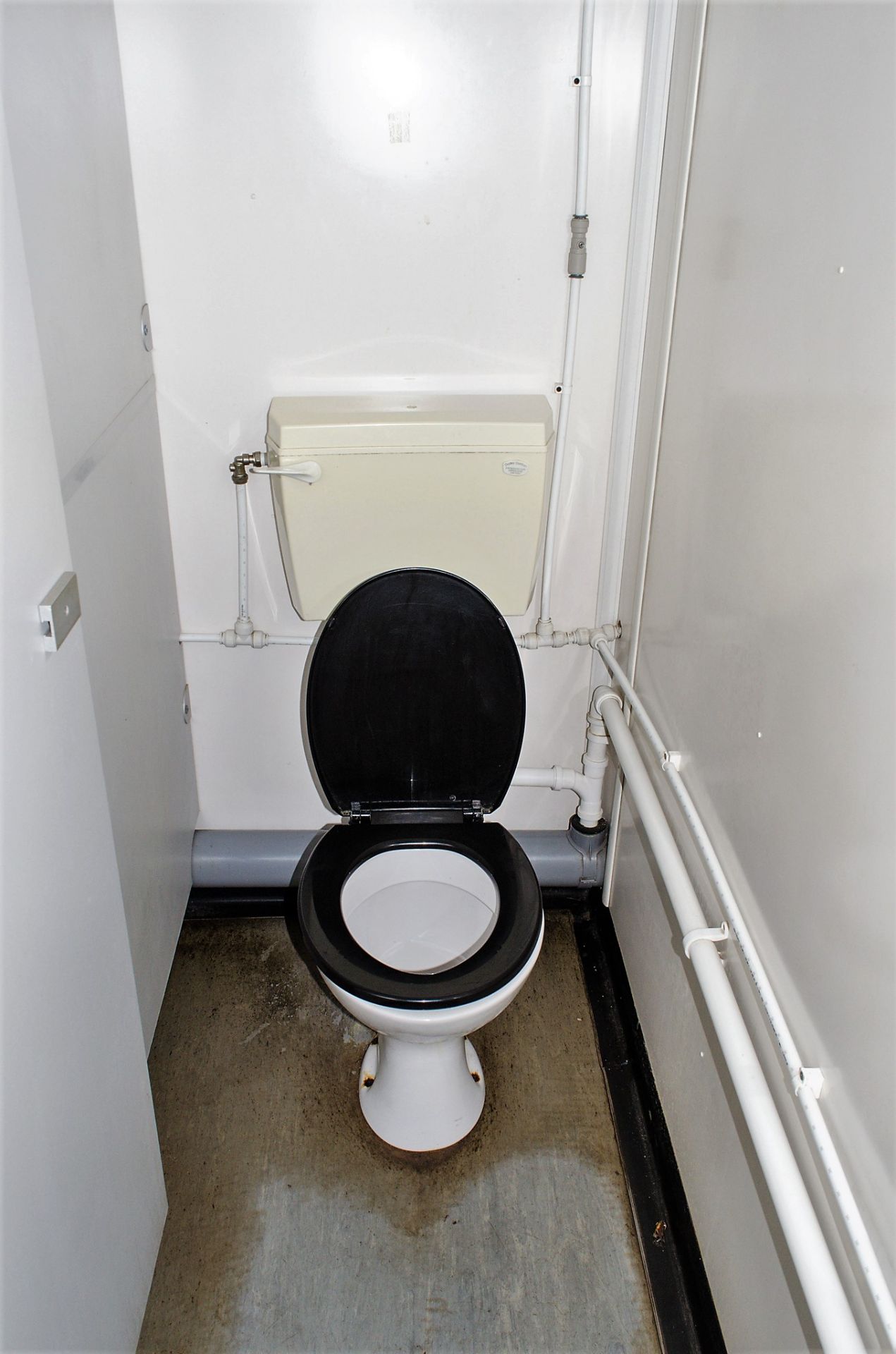 32 ft x 12 ft steel jack leg anti vandal office/toilet site unit Comprising of: Reception area, - Image 12 of 12