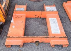 Forklift lifting attachment  A984391
