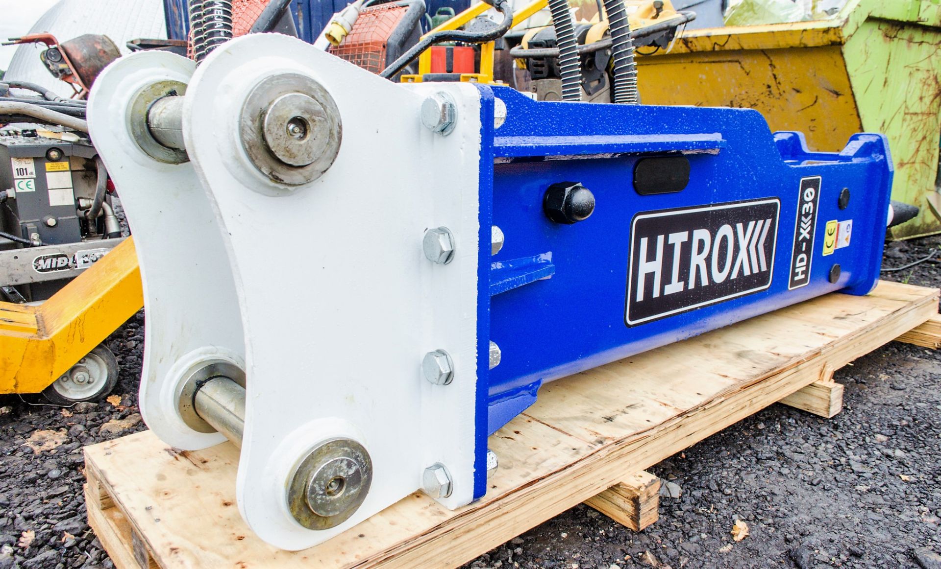 Hirox HD-X30 10 to 15 tonne hydraulic breaker Gassed & pre delivery inspected ** New & unused ** - Image 2 of 4